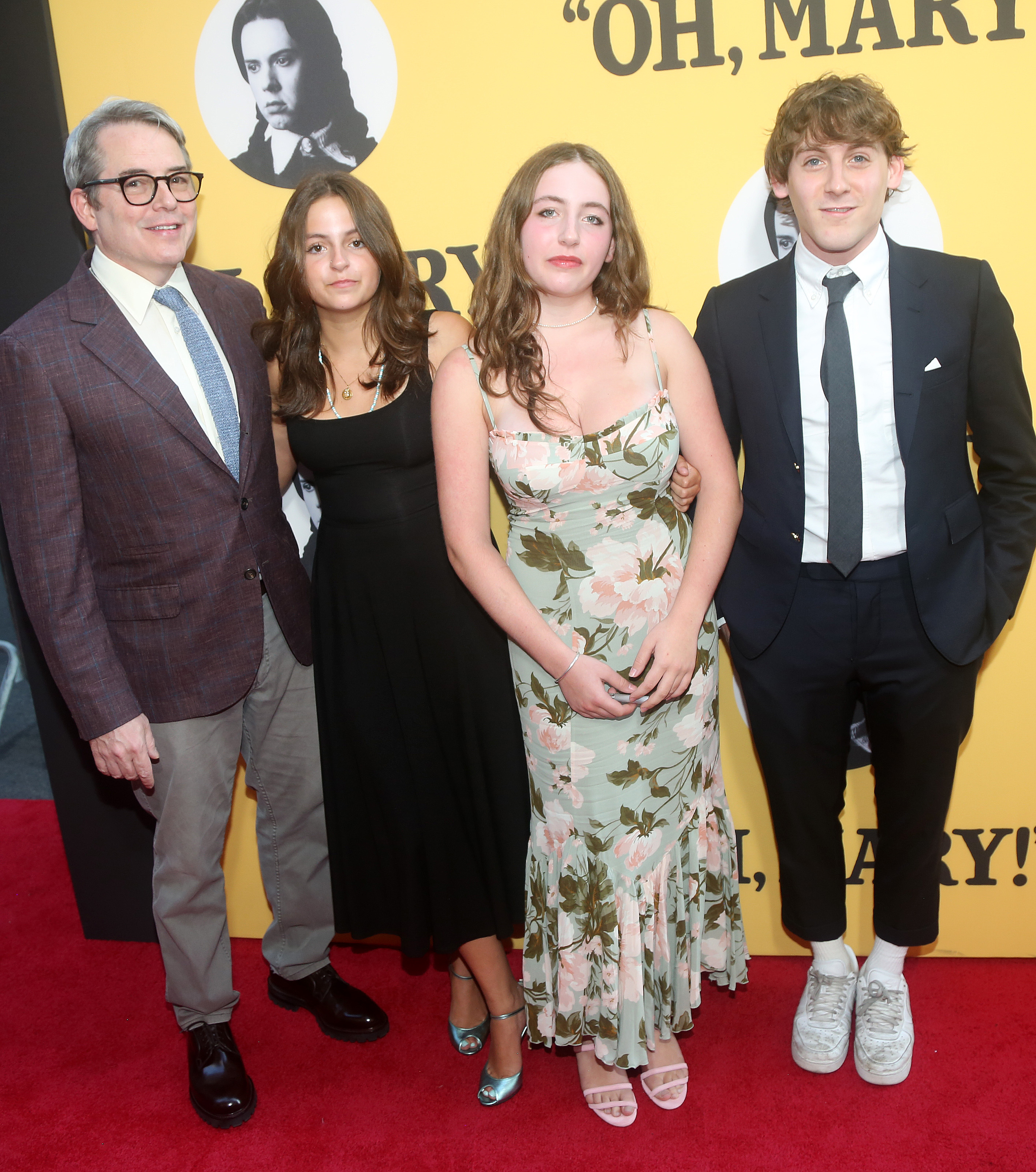 Matthew, Marion Loretta, Tabitha y James Broderick asisten al estreno de "Oh, Mary" en Broadway, en el Lyceum Theatre de Nueva York, el 11 de julio de 2024 | Fuente: Getty Images