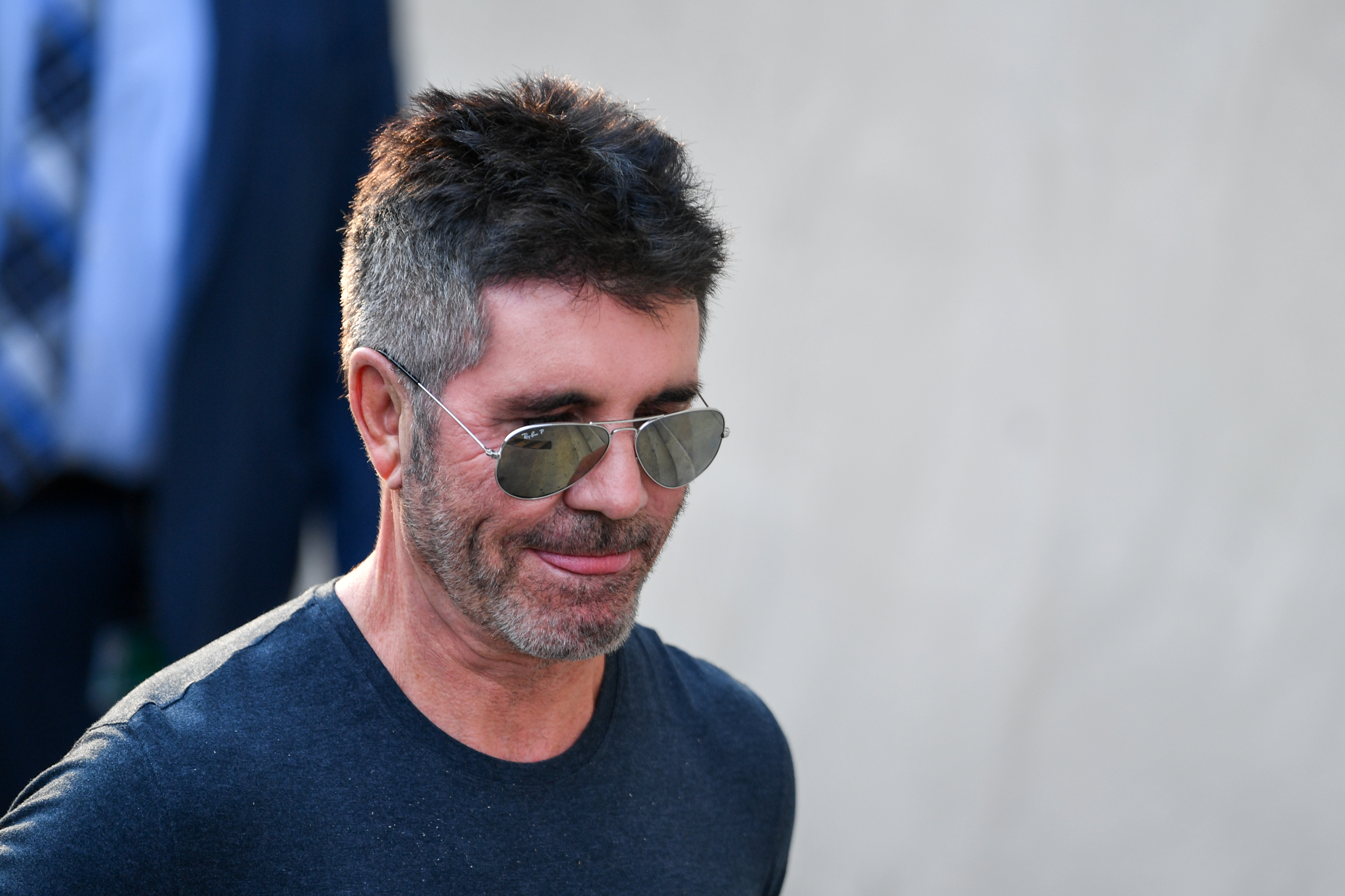 Simon Cowell abandona los estudios de Global Radio en Londres, Inglaterra, el 7 de diciembre de 2022.