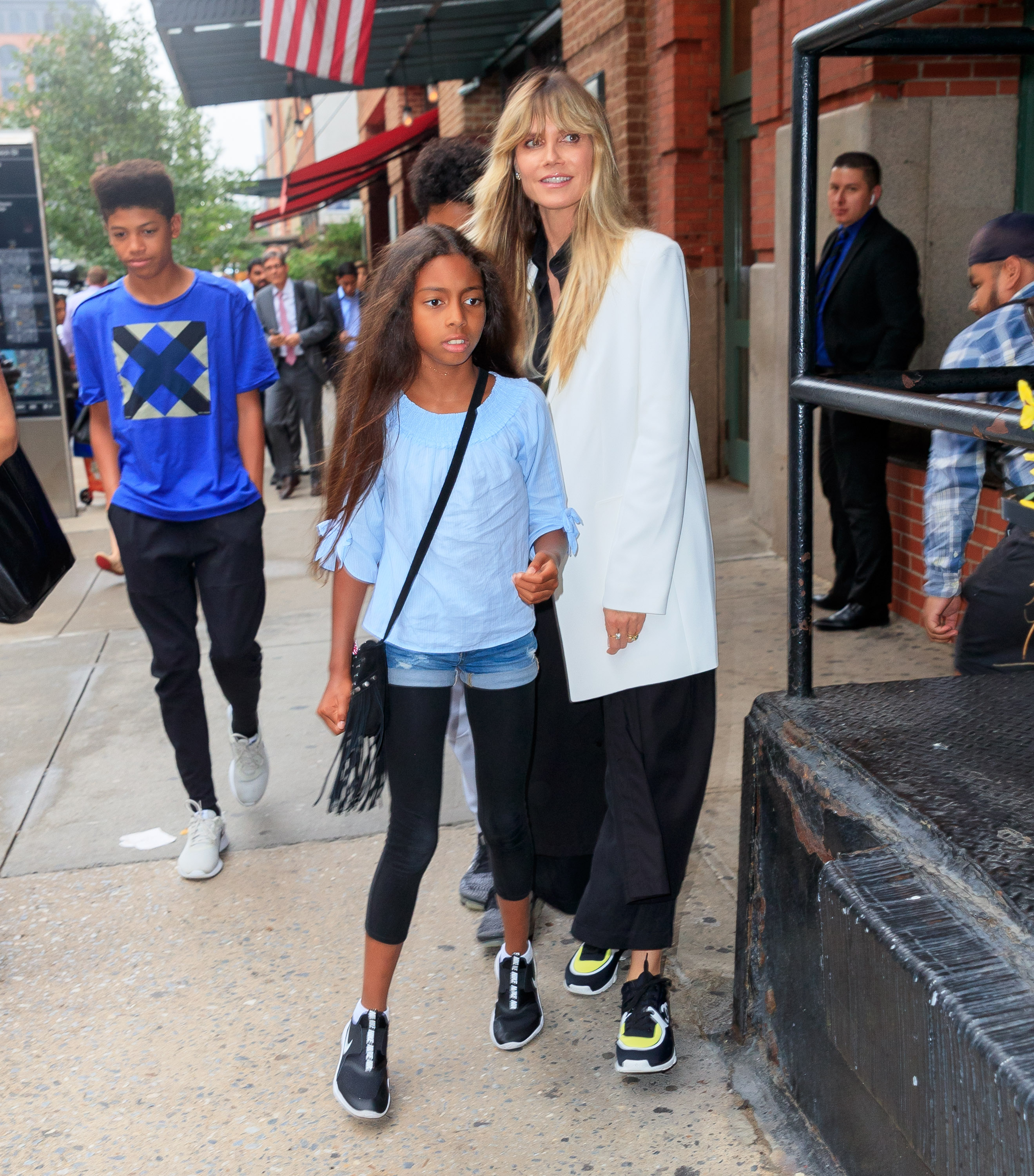 Heidi Klum acude a cenar con Lou Samuel y sus hijos el 19 de junio de 2019, en Nueva York | Fuente: Getty Images