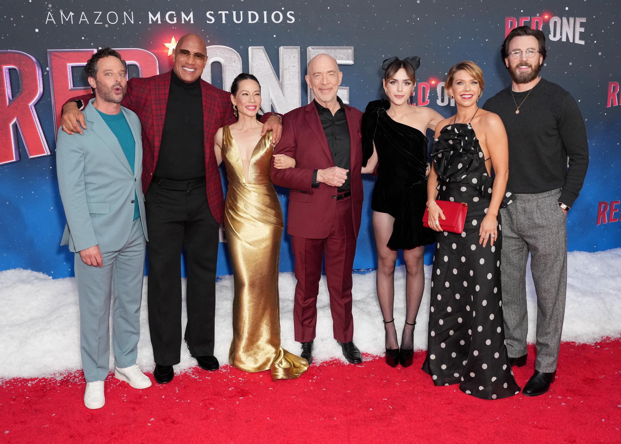 Nick Kroll, Dwayne Johnson, Lucy Liu, J. K. Simmons, Kiernan Shipka, Mary Elizabeth Ellis, Chris Evans el 11 de noviembre de 2024, en Nueva York | Fuente: Getty Images