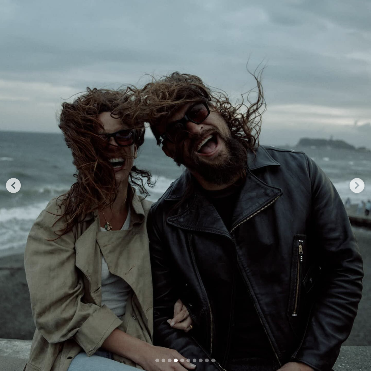 Adria Arjona y Jason Momoa posan para una foto bobalicona, fechada el 20 de mayo de 2024 | Fuente: Instagram/prideofgypsies