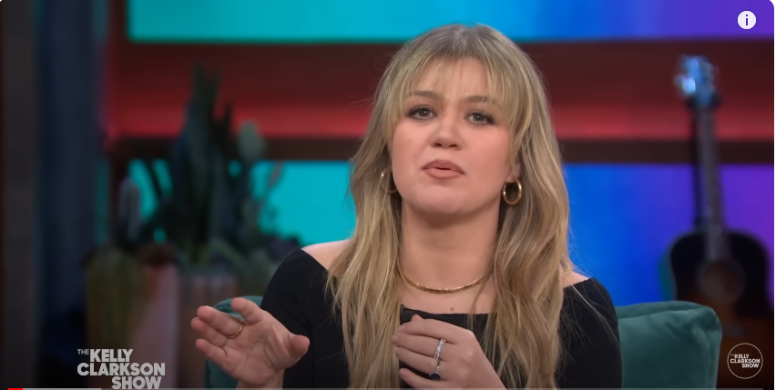 Kelly Clarkson con su peinado con flequillo, de un vídeo publicado el 13 de noviembre de 2023 | Fuente: Youtube/ The Kelly Clarkson Show