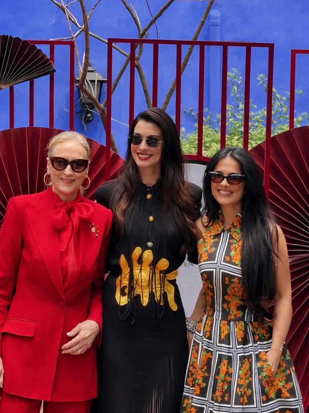 Martha Debayle junto a Meryl Streep y Anne Hathaway en la Ciudad de México durante la promoción de "El Diablo Viste a la Moda 2". | Fuente: Instagram/marthadebayle