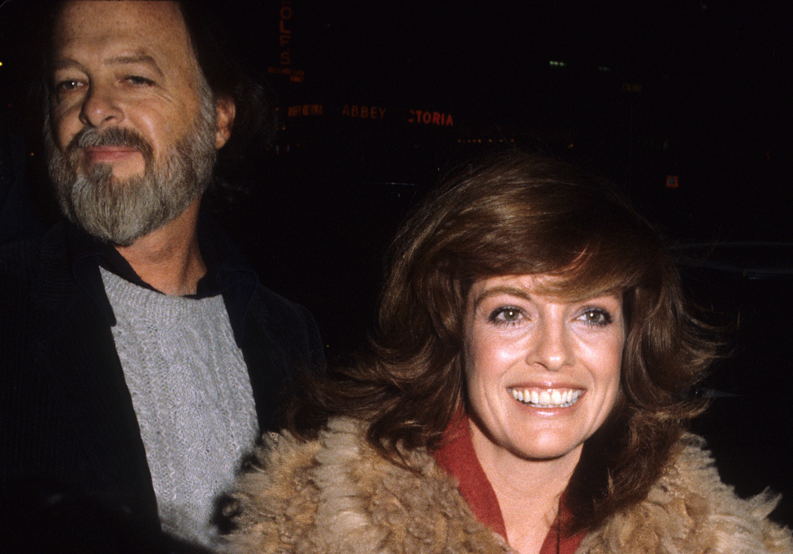 Ed Thrasher y la actriz fotografiados en el musical "Dancin" el 24 de febrero de 1982 | Fuente: Getty Images