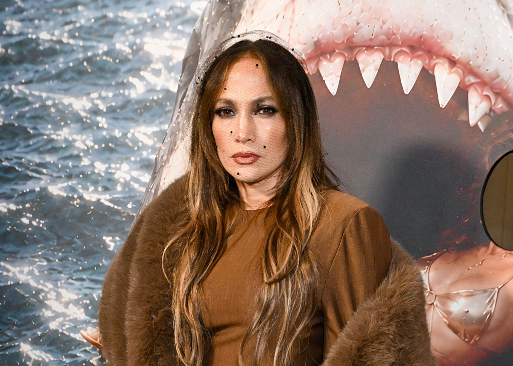 Jennifer Lopez en el desfile de Stella McCartney, en el marco de la Semana de la Moda de París (colecciones *prêt-à-porter* primavera/verano 2027), el 30 de septiembre de 2026 en París, Francia. | Fuente: Getty Images