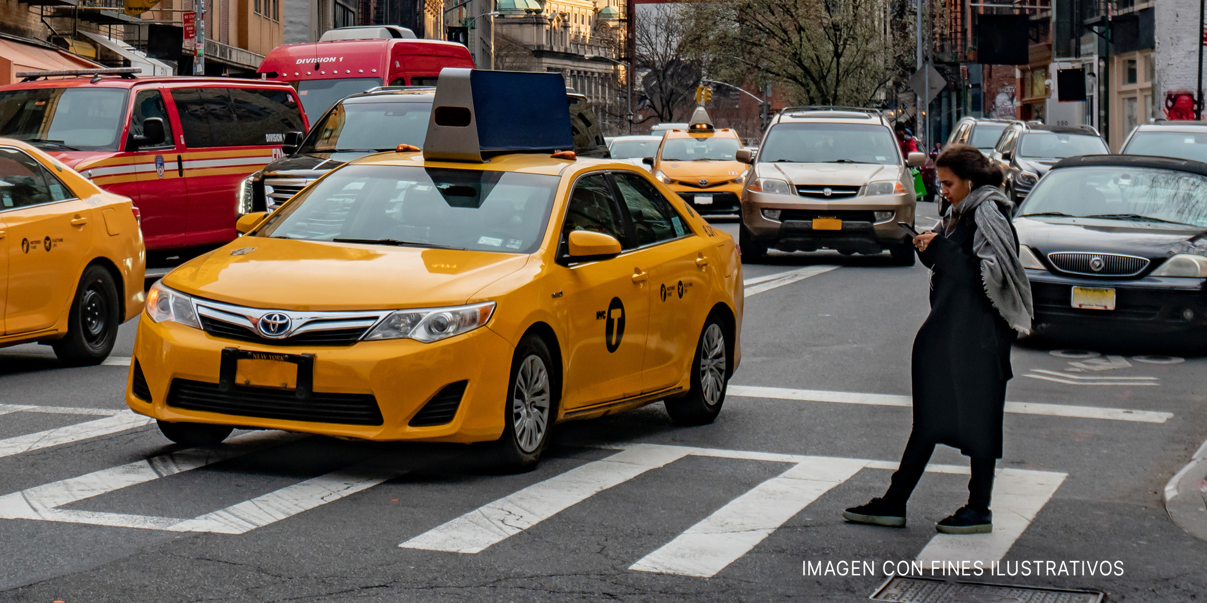Taxi en una carretera muy transitada. | Foto: Shutterstock