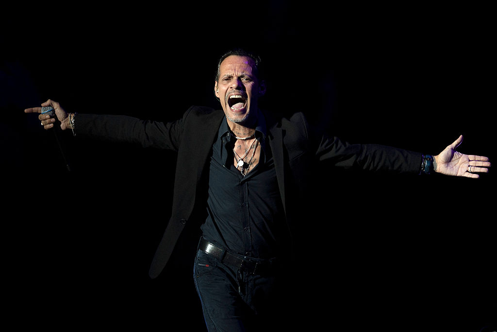 El compositor, cantante y actor estadounidense Marc Anthony se presenta en el escenario durante un concierto en el Starlite Festival en Marbella, el 3 de julio de 2025. | Foto: Getty Images