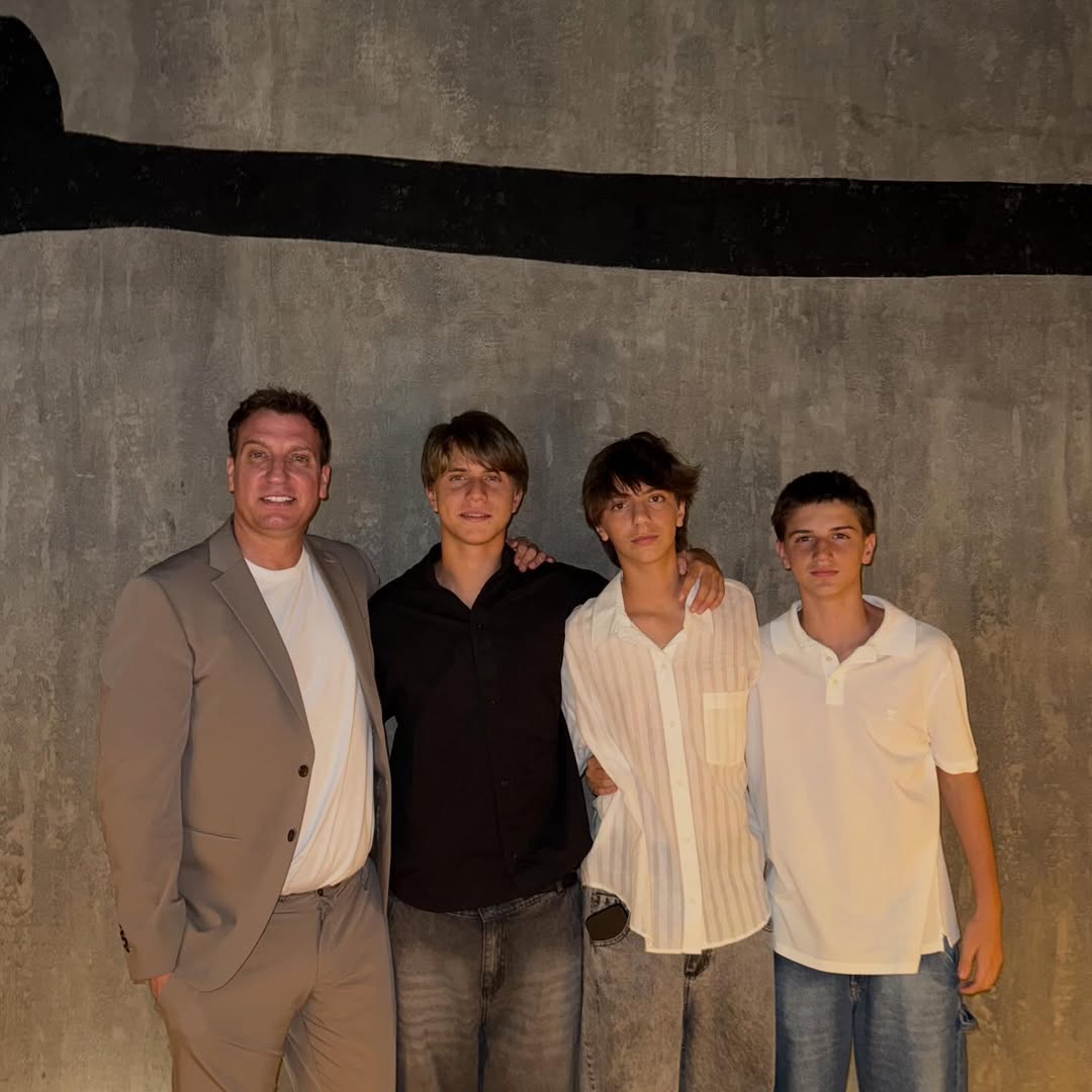 Maxi López junto a sus hijos durante el cumpleaños número 17 de Valentino López | Fuente: Instagram/wanda_nara