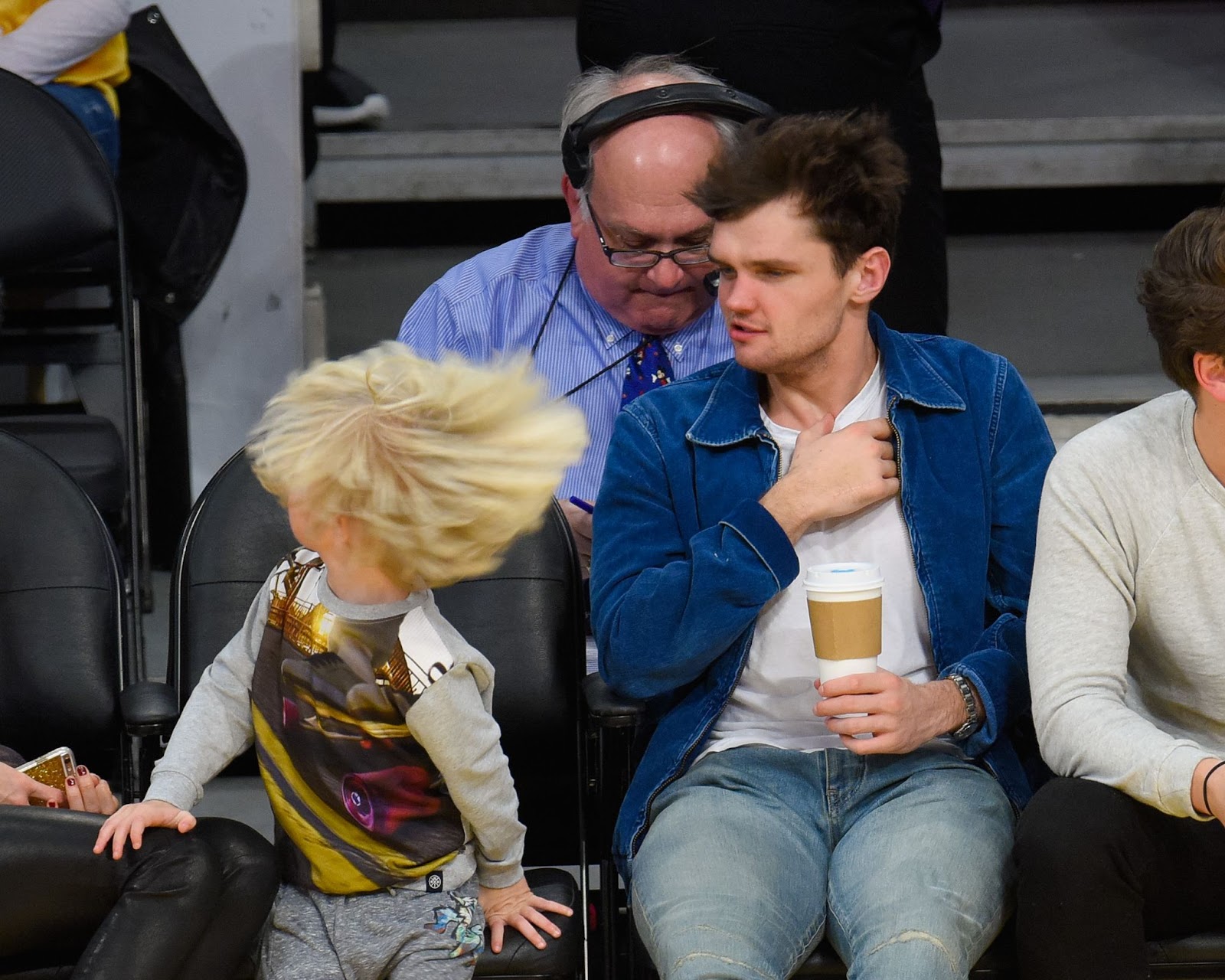 Ray Nicholson fotografiado en un partido de baloncesto el 20 de enero de 2017, en Los Ángeles, California | Fuente: Getty Images