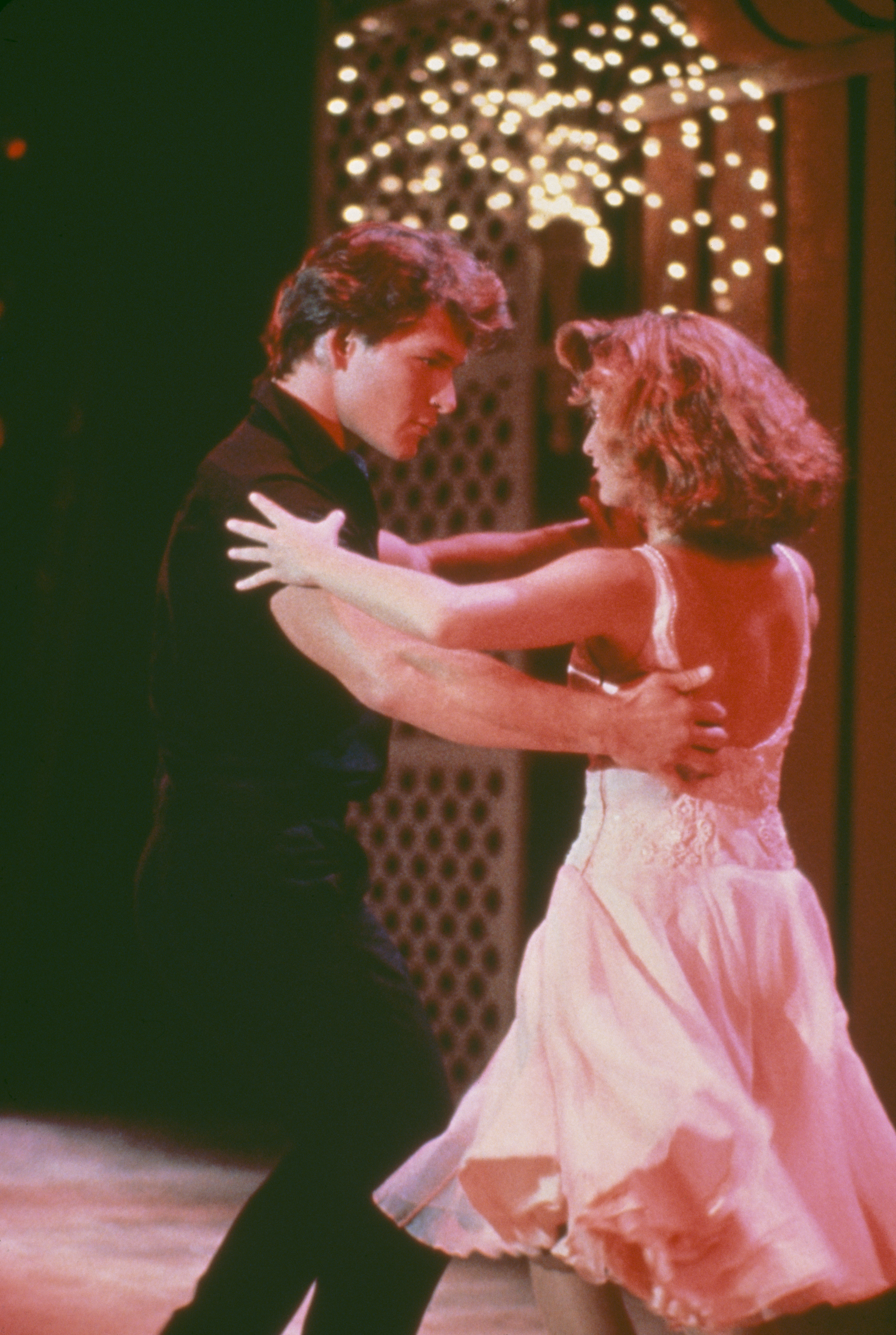 Patrick Swayze y Jennifer Grey en el rodaje de "Dirty Dancing" en 1987 | Foto: Getty Images