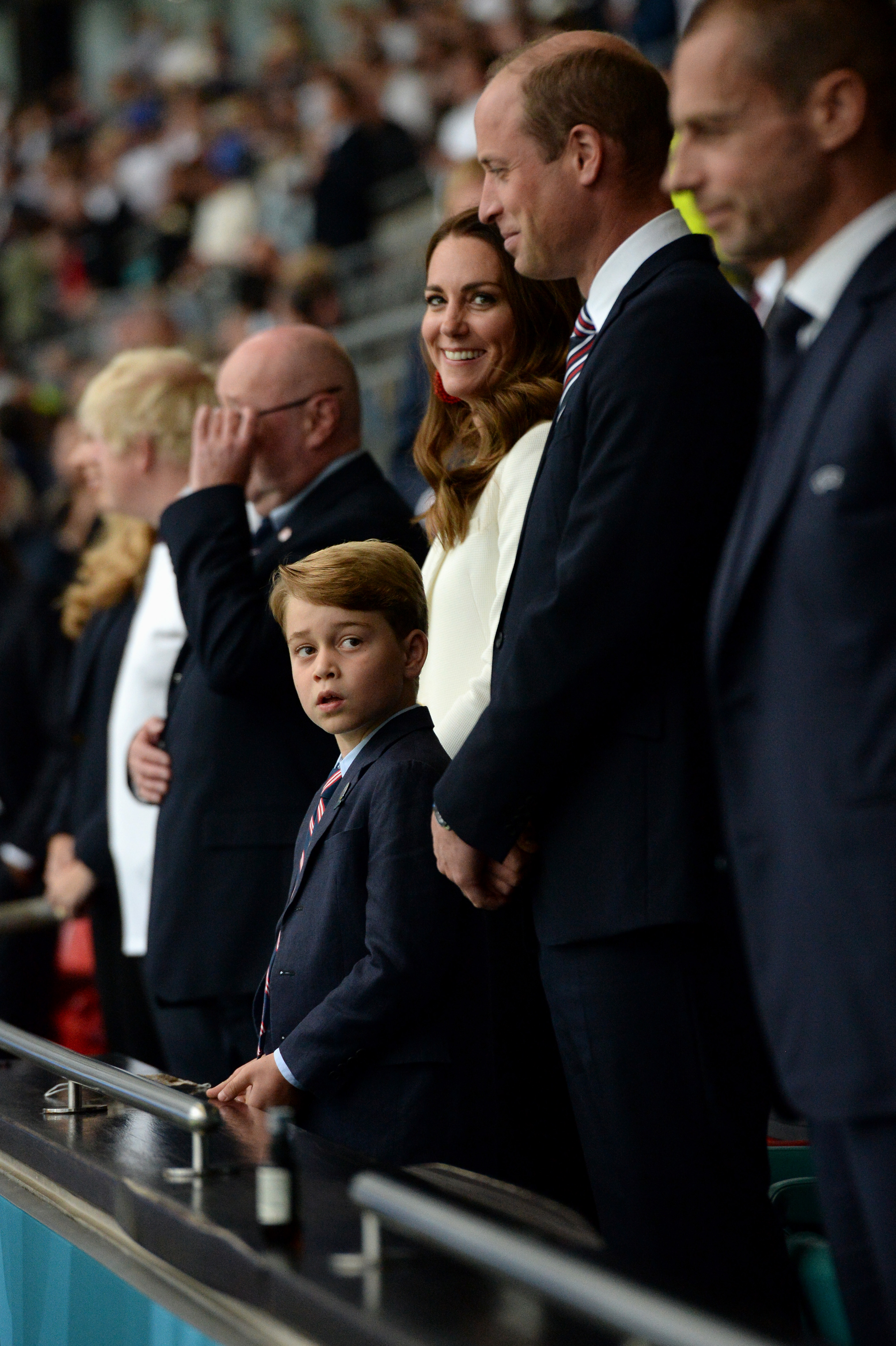 A los 7 años, George se reunió con William y Catherine en el estadio de Wembley para ver la final de la Eurocopa 2020 de la UEFA entre Inglaterra e Italia, el 11 de julio. Vestido con traje y corbata, apareció junto a sus padres en uno de los mayores eventos deportivos del año.