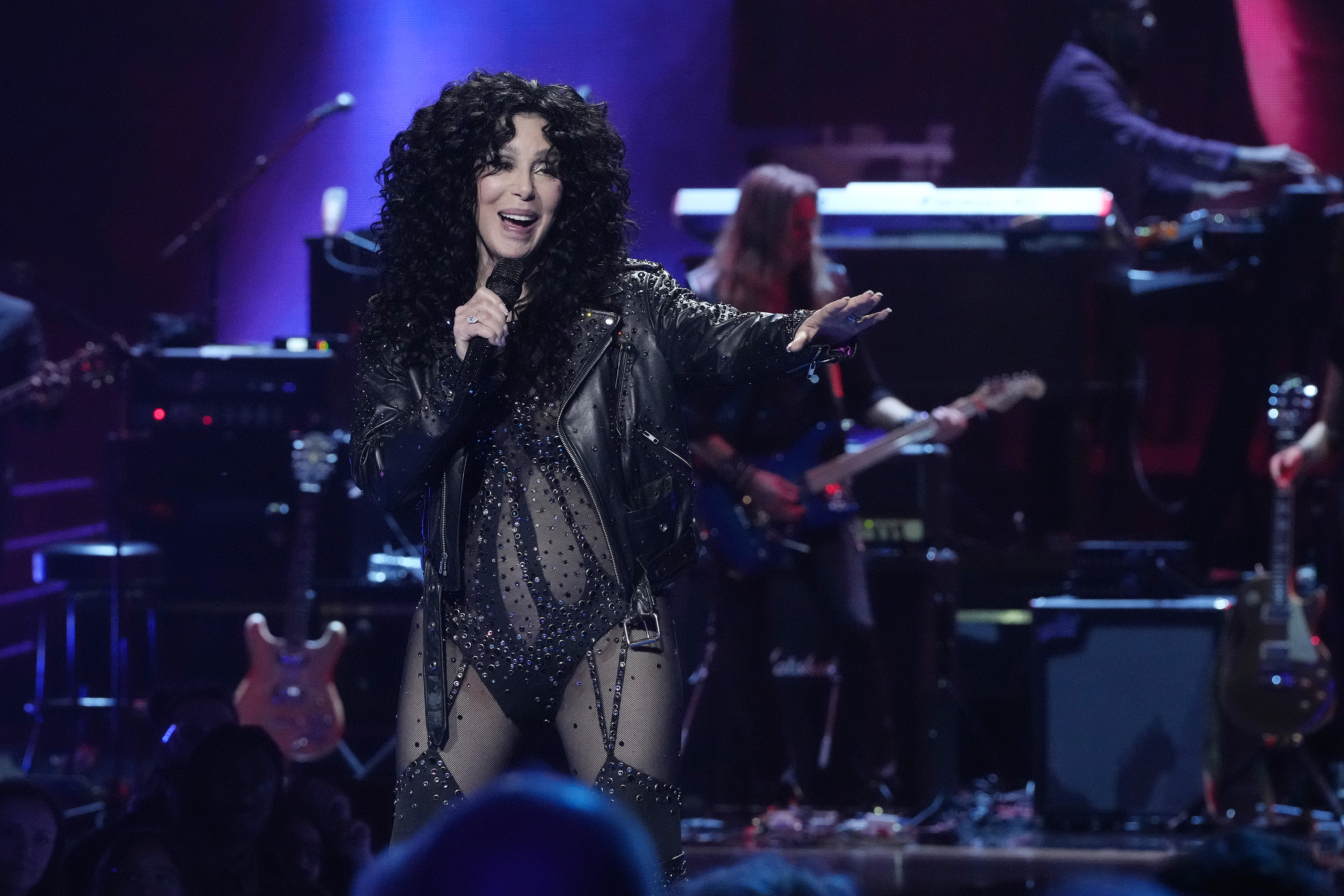 Cher actuando en "SNL50: The Homecoming Concert" el 14 de febrero de 2025 | Fuente: Getty Images