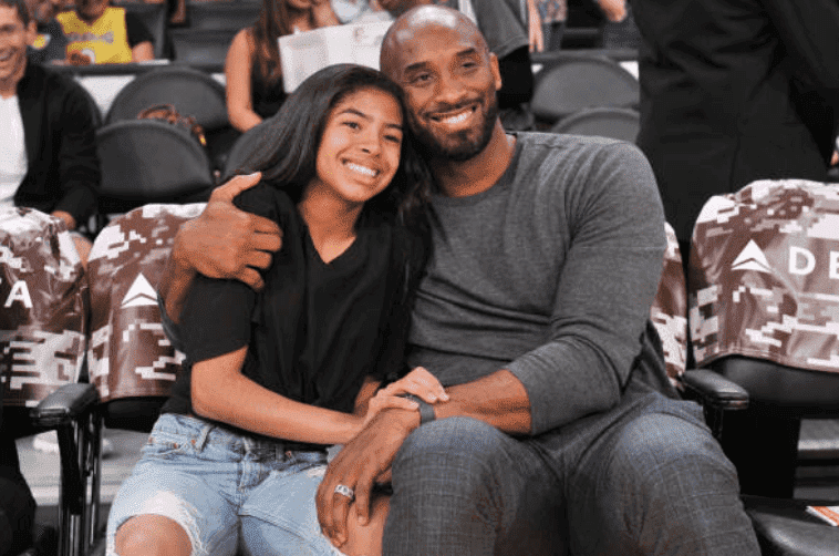 Kobe Bryant y su hija Gianna Bryant en un partido de baloncesto entre Lakers de Los Angeles y los Atlanta Hawks,  en Los Ángeles, California. |  Foto: Getty Images