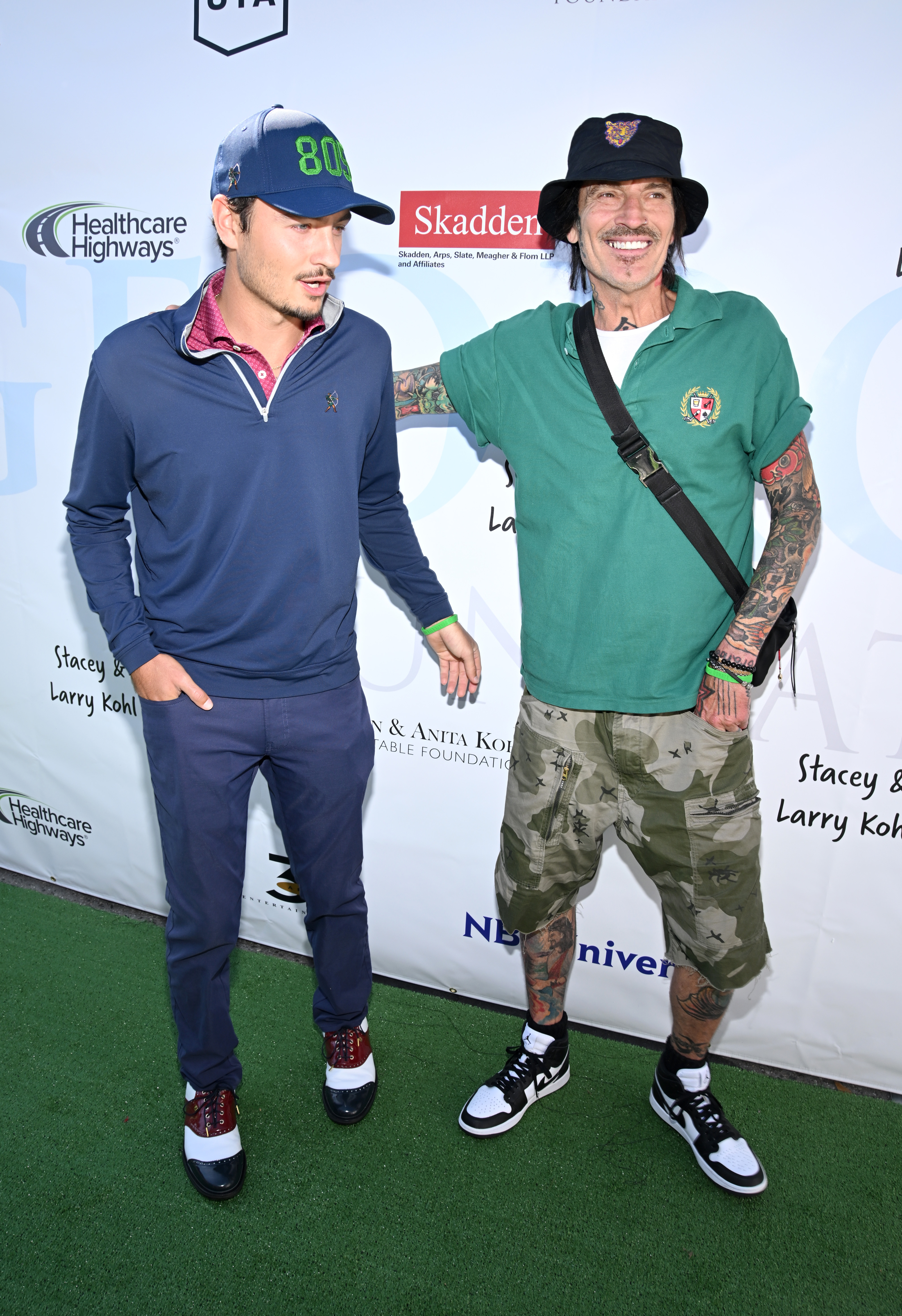 Brandon Thomas Lee y el músico Tommy Lee asisten al 17º Clásico Anual de Golf de Famosos de la Fundación George Lopez el 29 de abril de 2024 | Fuente: Getty Images