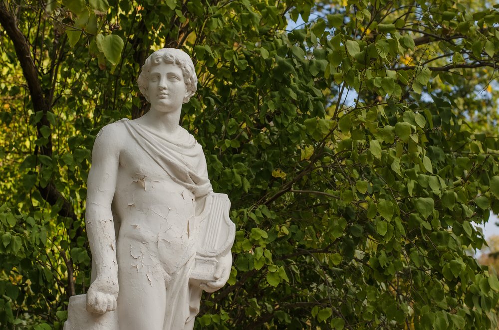 Estatua de Orfeo sosteniendo su lira. Fuente: Shutterstock