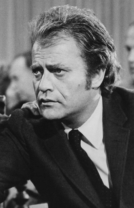 Vic Morrow durante su aparición como invitado en "Owen Marshall:Counselor at Law" en 1971 | Fuente: Getty Images