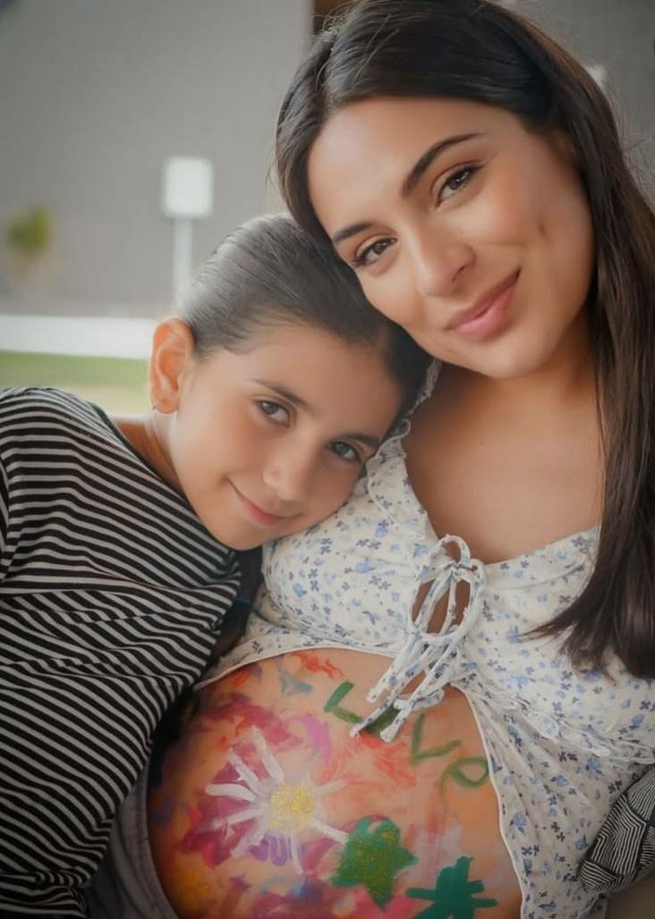Ana Brenda Contreras junto a su sobrina. | Foto: Instagram.com/anabreco