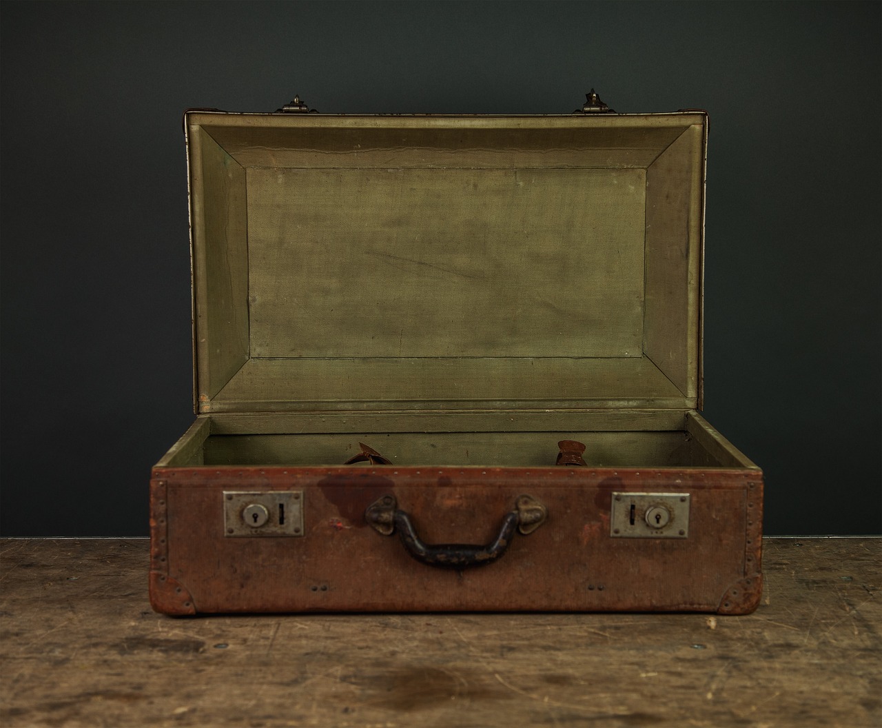 Un maletín abierto | Fuente: Pixabay
