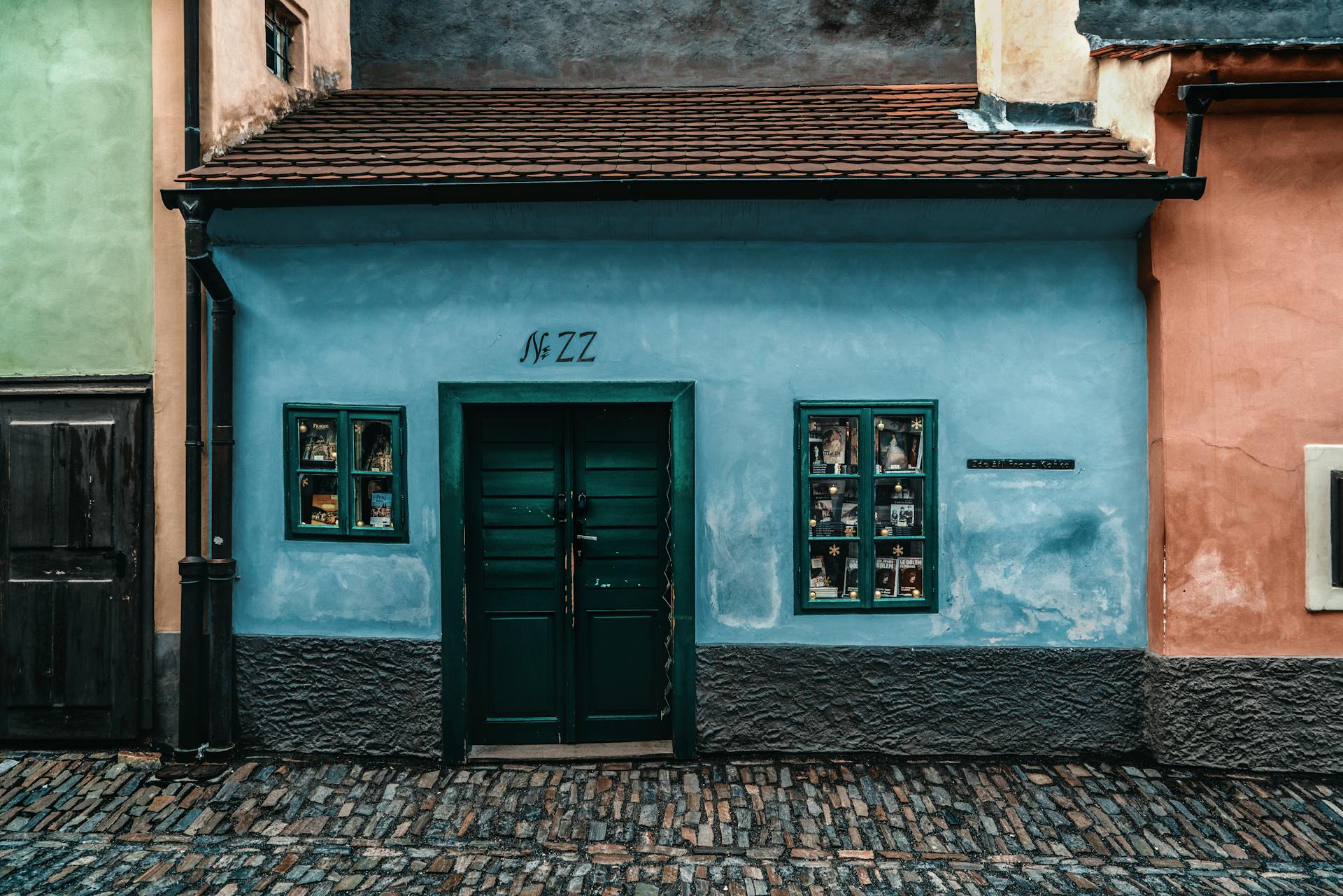 Una casita azul | Fuente: Pexels