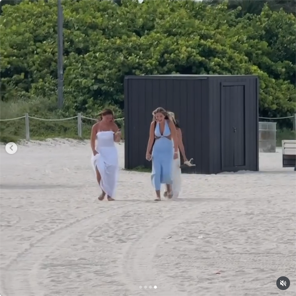 Aitana Paladini junto a sus amigas durante la celebración de su cumpleaños número 17 en una playa de Miami | Fuente: Instagram/rocioguiraodiaz