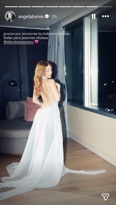 Ángela Torres posa en el hotel antes de la ceremonia de los Premios Gardel 2026 | Fuente: Instagram/angelatorres