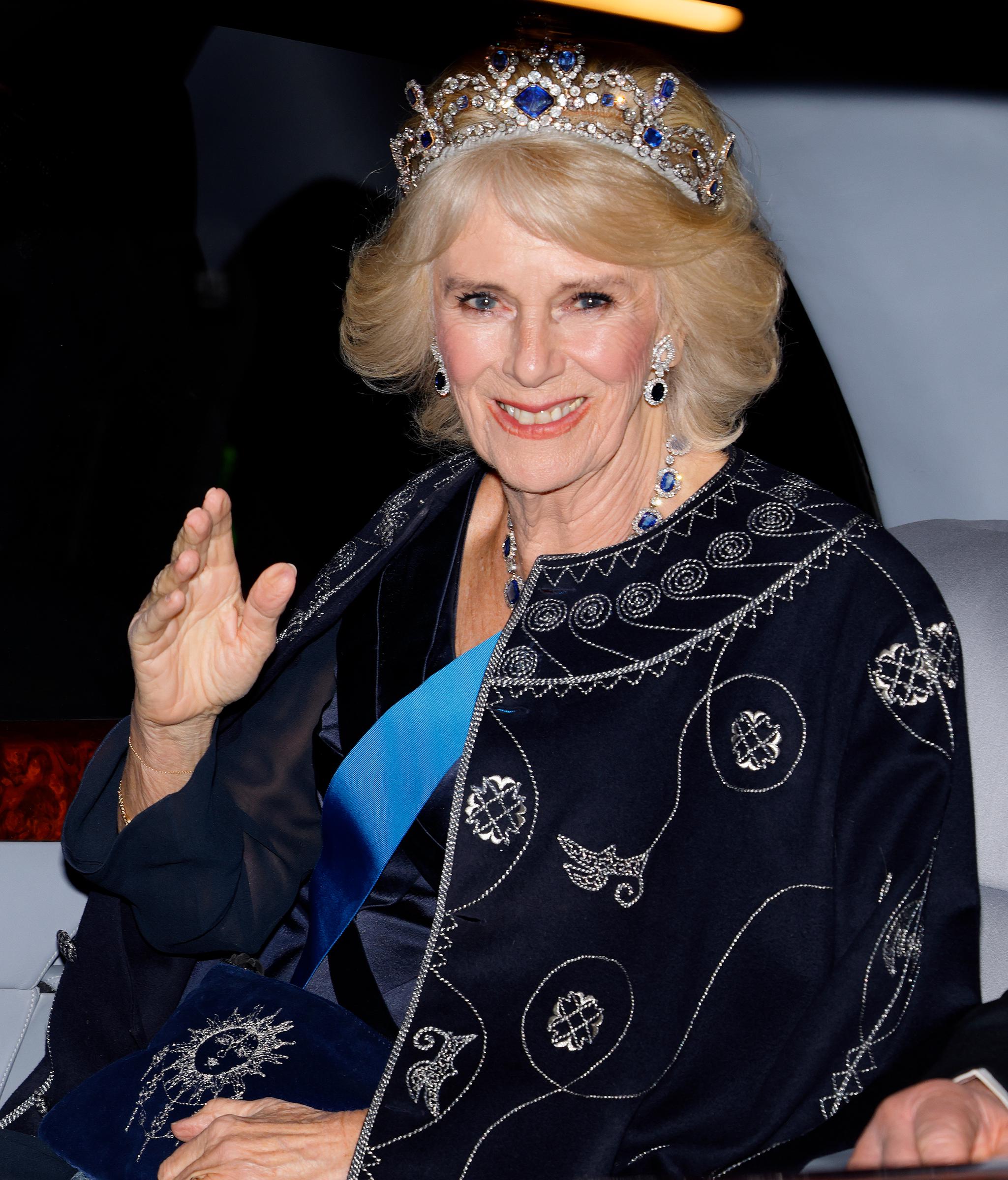 Camilla, reina consorte, llega a la Recepción anual para Miembros del Cuerpo Diplomático en el Palacio de Buckingham en Londres, Inglaterra, el 6 de diciembre de 2022 | Fuente: Getty Images