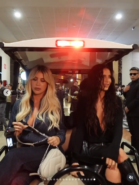 Zaira Nara, Wanda Nara y su hijo mayor Valentino López en un evento exclusivo de una reconocida firma italiana | Fuente: Instagram/zaira.nara