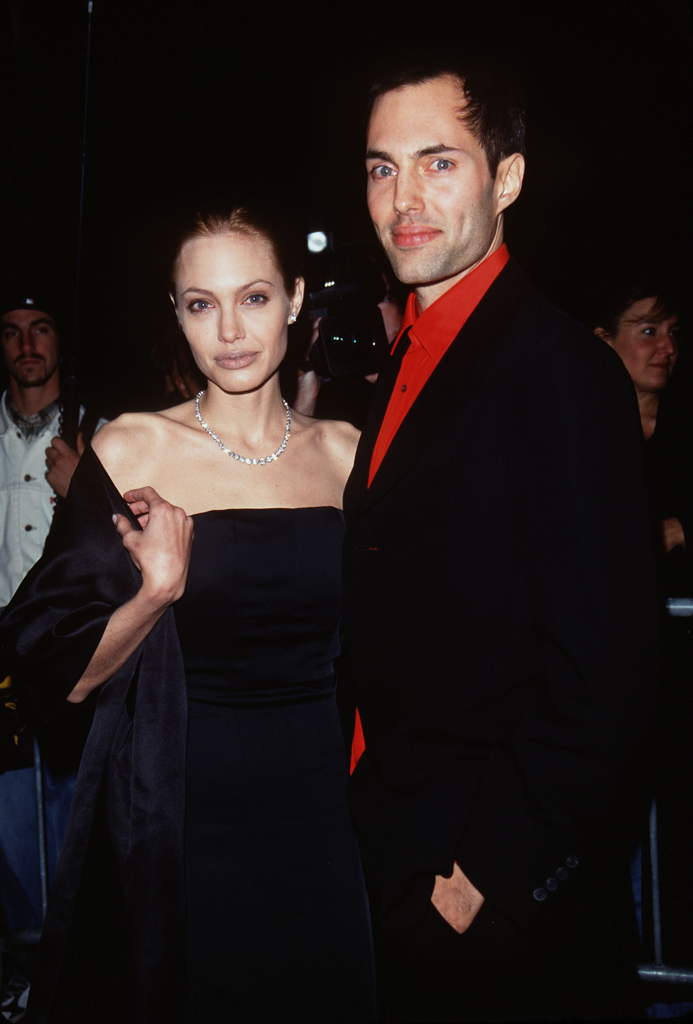 Angelina Jolie y James Haven en el estreno de The Bone Collector el 28 de octubre de 1999 en Nueva York. | Fuente: Getty Images