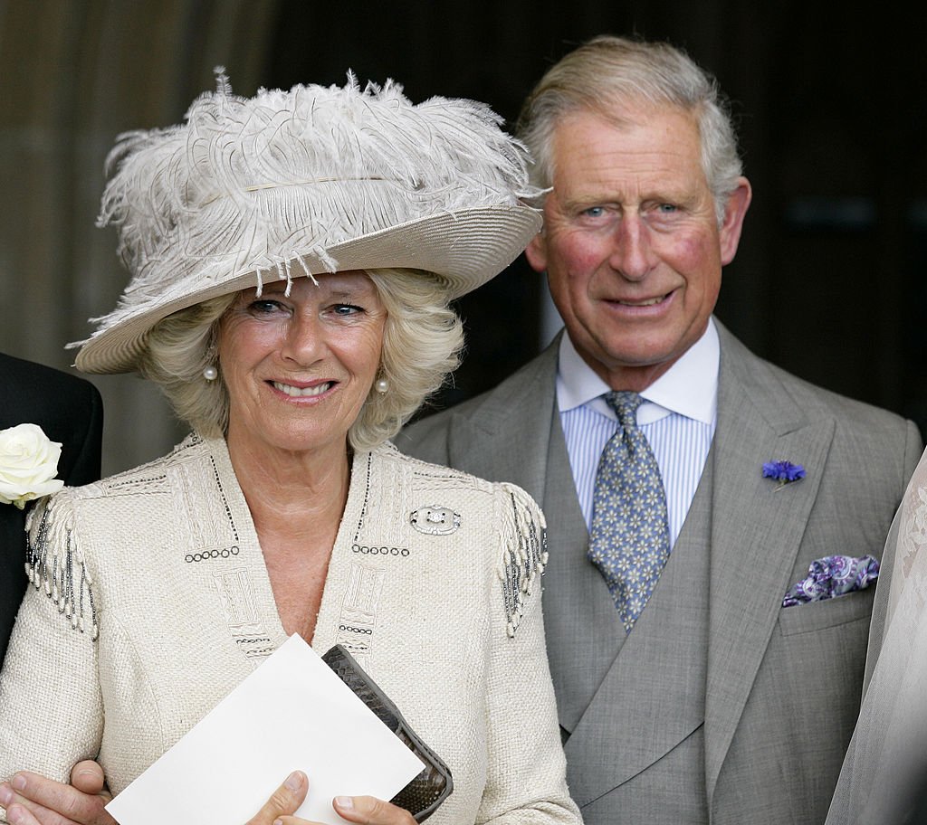 Camilla Parker y el príncipe Charles asisten a la boda de Ben Elliot con Mary-Clare Winwood el 10 de septiembre de 2011. I Foto: Getty Images