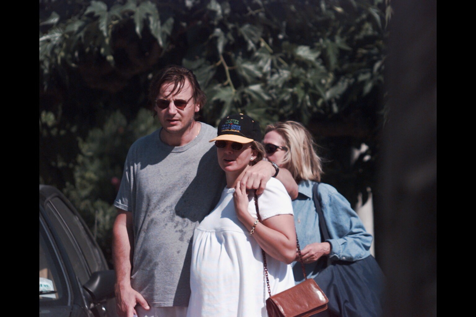 Liam Neeson y Natasha Richardson en St Tropez en 1996. | Foto: Getty Images