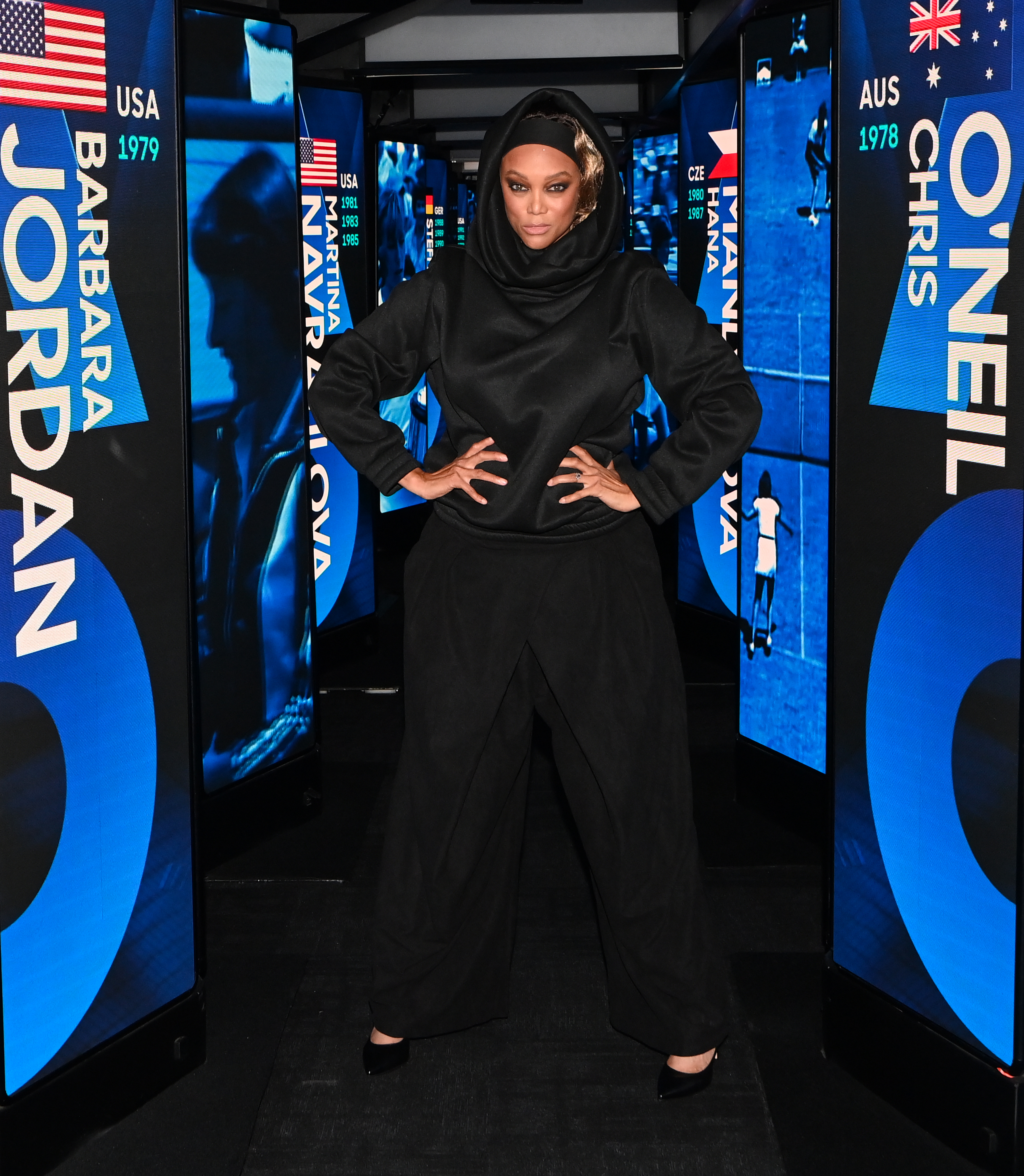 Tyra Banks posa para una foto en el "Walk of Champions" dentro de la Rod Laver Arena durante el día 12 del Abierto de Australia en Melbourne Park, Melbourne, Australia, el 23 de enero de 2025 | Fuente: Getty Images