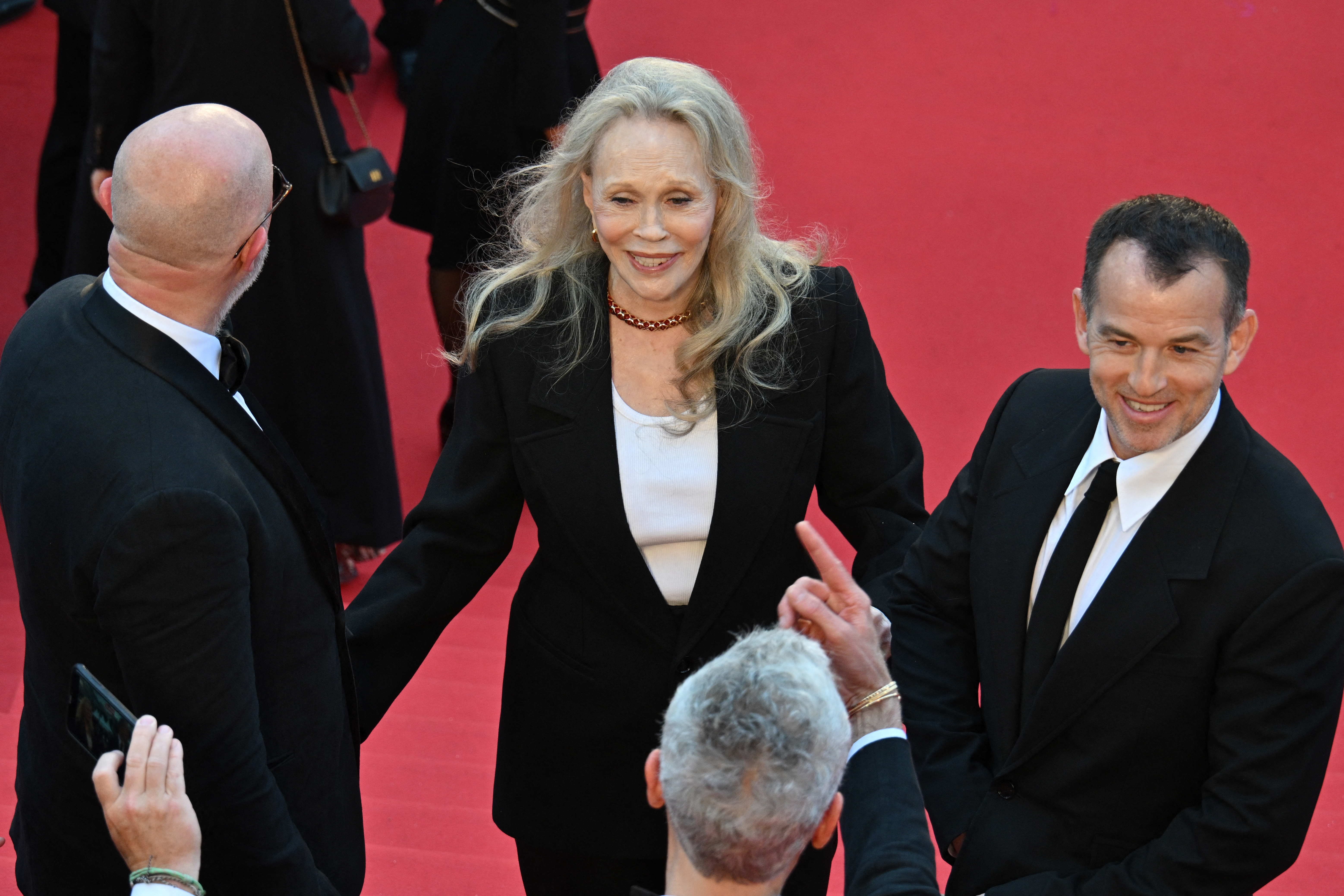 La actriz estadounidense y su hijo, Liam, en la alfombra roja de "Furiosa: A Mad Max Saga" en la 77ª edición del Festival de Cine de Cannes en el Palais des Festivals el 15 de mayo de 2024 en Cannes, Francia | Fuente: Getty Images