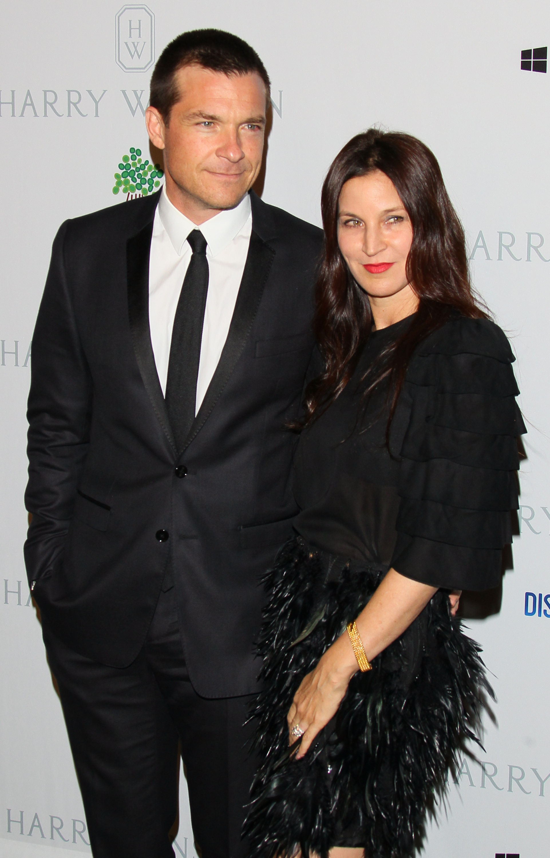 Jason Bateman y Amanda Anka asisten a la 1ª Gala Anual Baby2Baby el 3 de noviembre de 2012 | Fuente: Getty Images