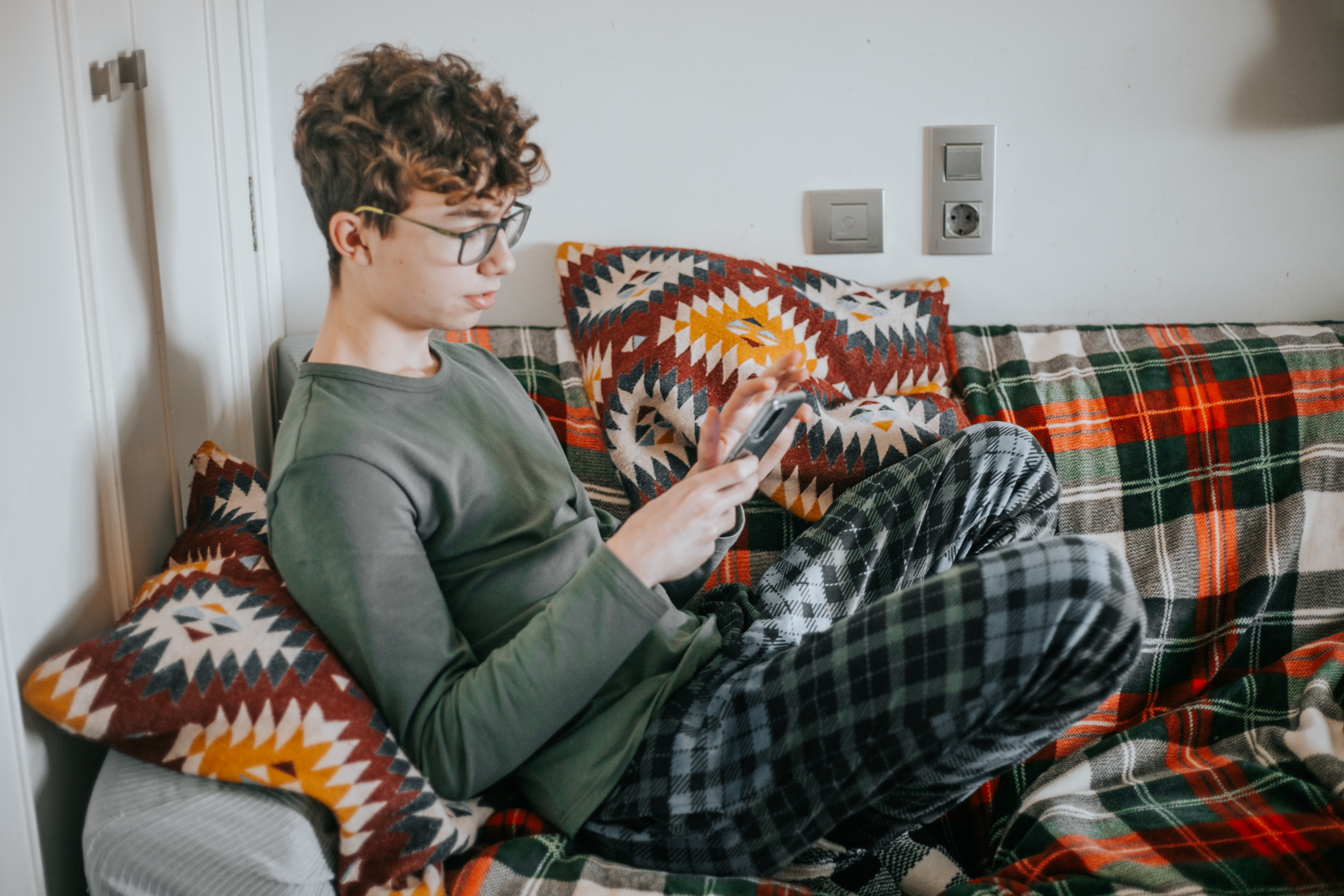 Adolescente en pijama | Foto: Getty Images
