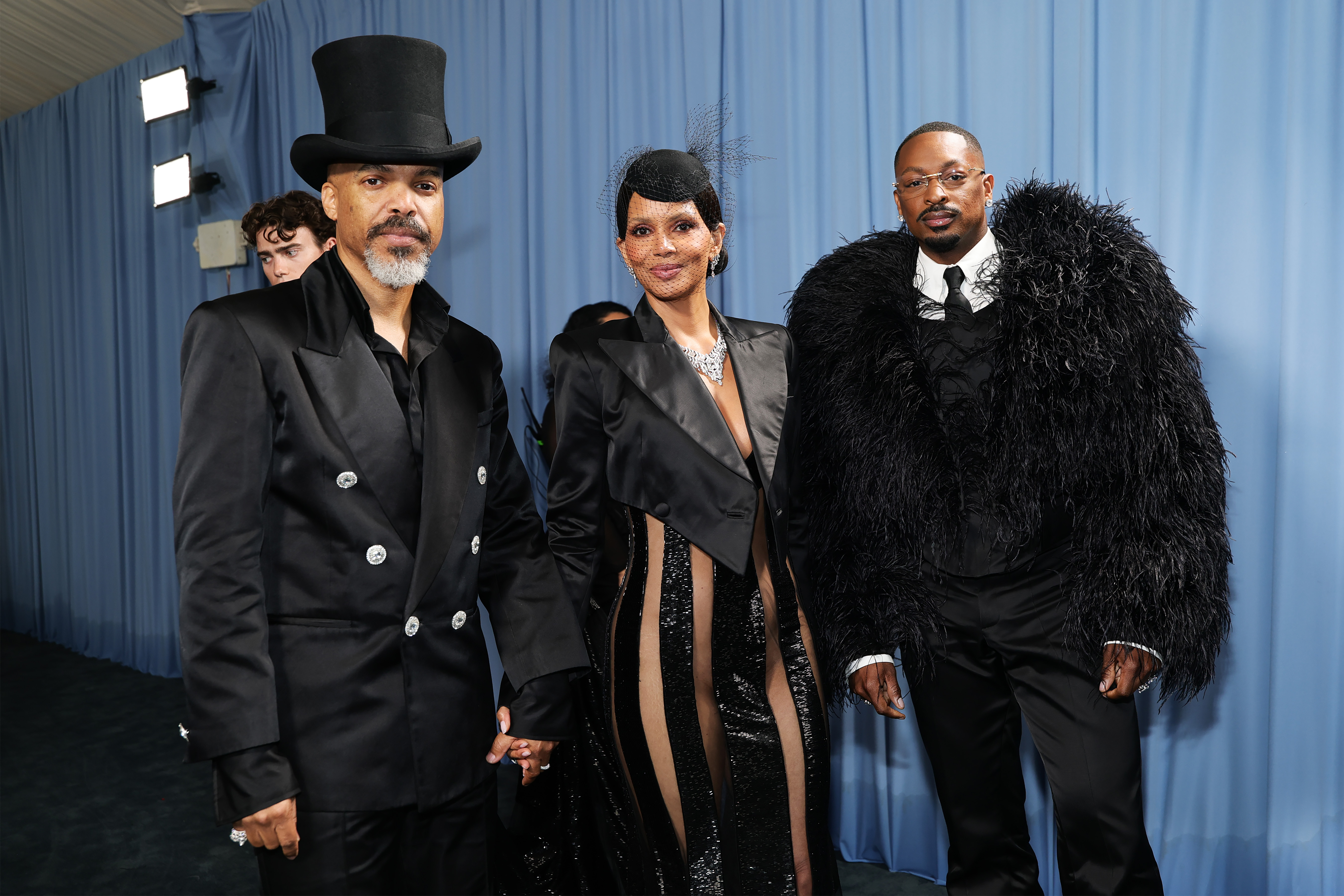 Van Hunt, Halle Berry y LaQuan Smith asisten a la Met Gala celebrando "Superfine: Tailoring Black Style" en el Museo Metropolitano de Arte el 5 de mayo de 2025, en la ciudad de Nueva York | Fuente: Getty Images.