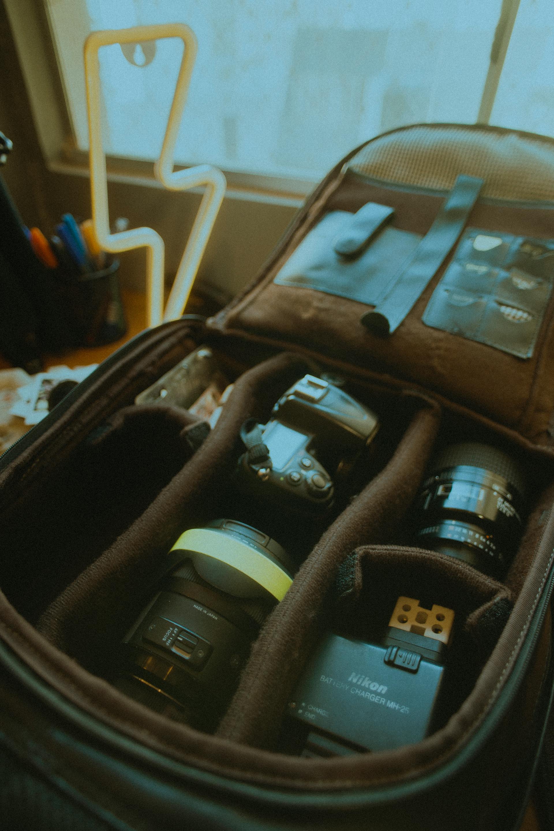 Accesorios de cámara en una bolsa | Fuente: Pexels