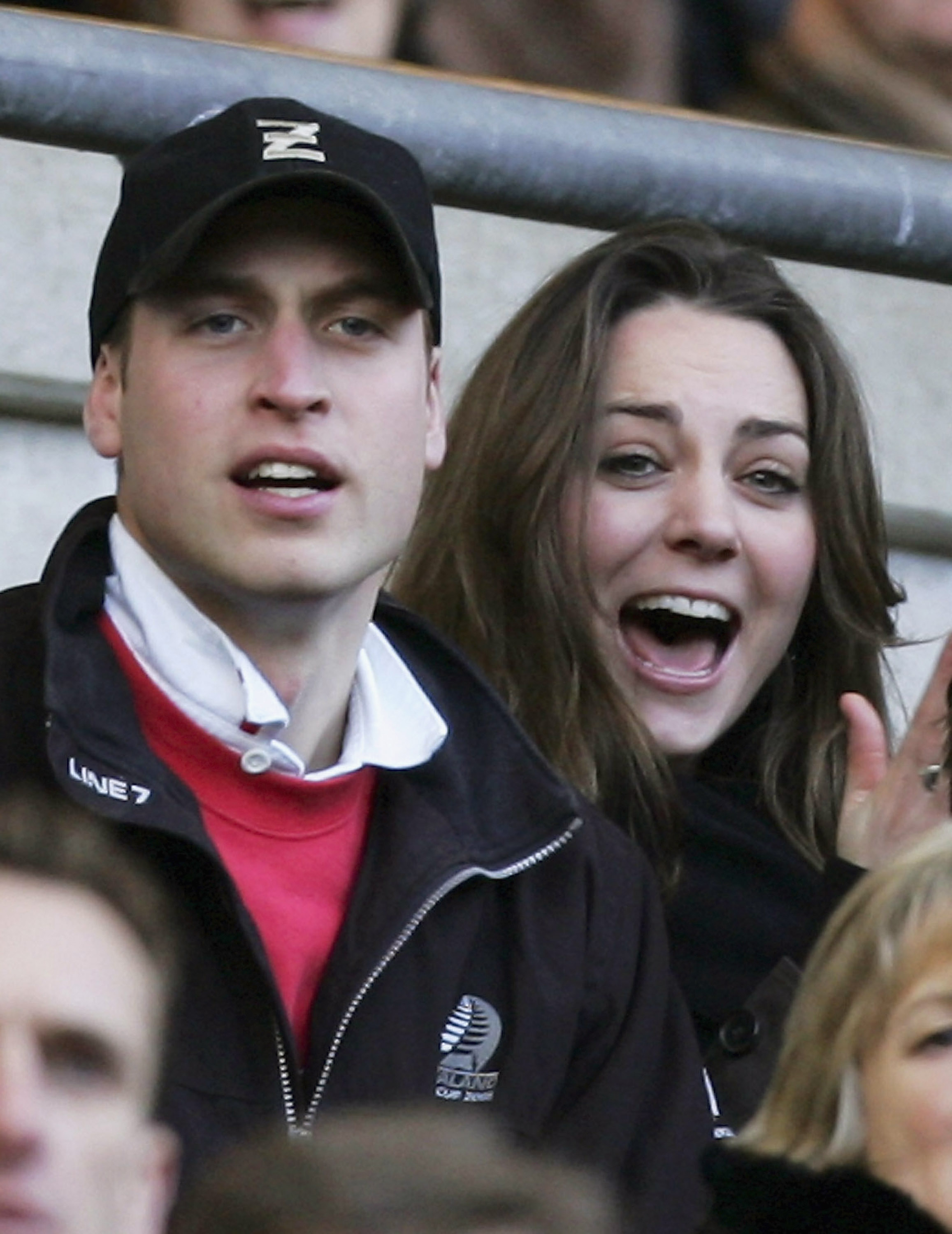 El príncipe William y Kate Middleton durante el partido del Campeonato de las Seis Naciones RBS el 10 de febrero de 2007, en Londres, Inglaterra. | Fuente: Getty Images