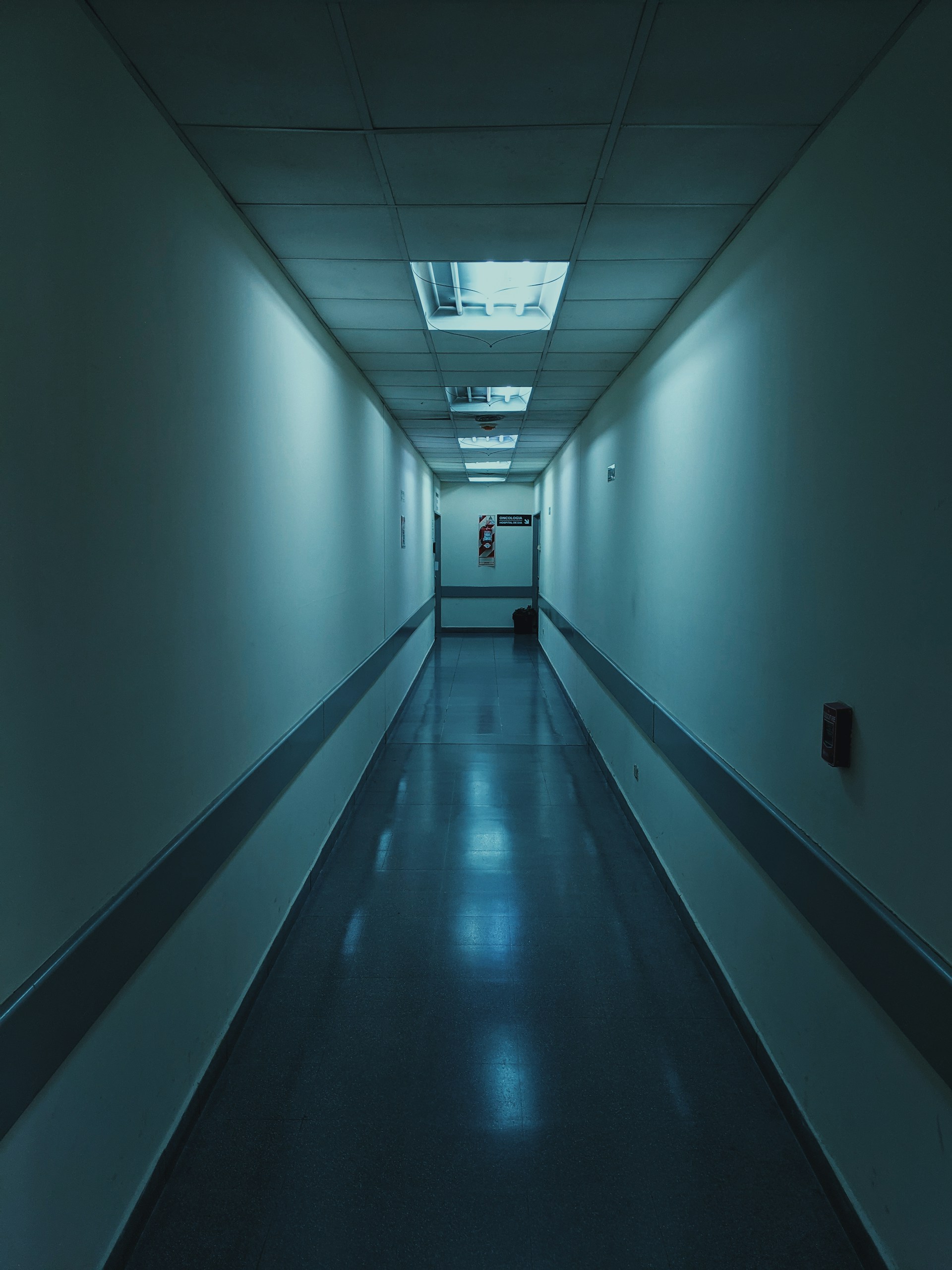 Il corridoio di un ospedale | Fonte: Unsplash