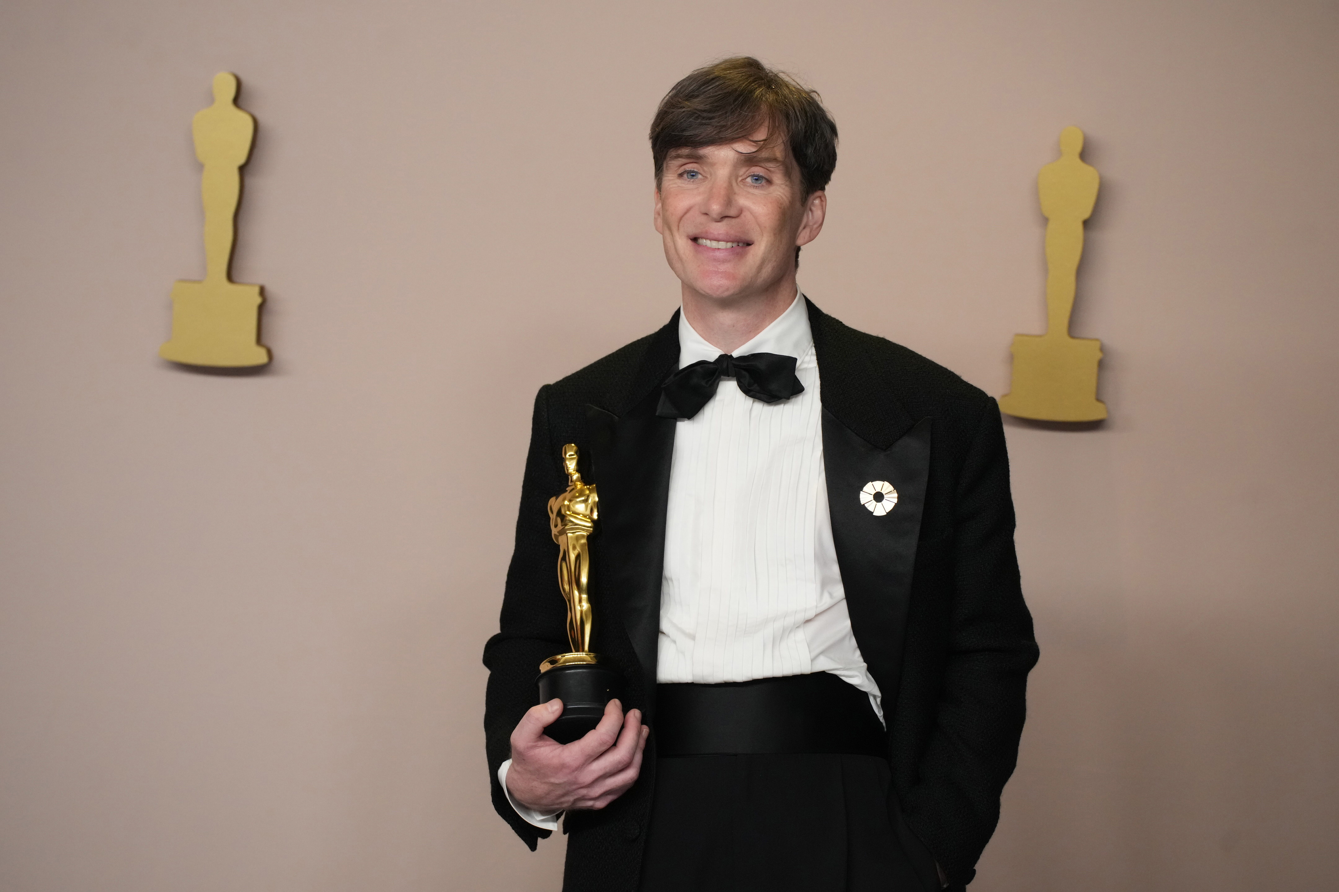 Cillian Murphy, ganador del premio al Mejor Actor Protagonista por "Oppenheimer", en el escenario de la sala de prensa de la 96ª edición de los Premios Anuales de la Academia el 10 de marzo de 2024 en Hollywood, California | Fuente: Getty Images