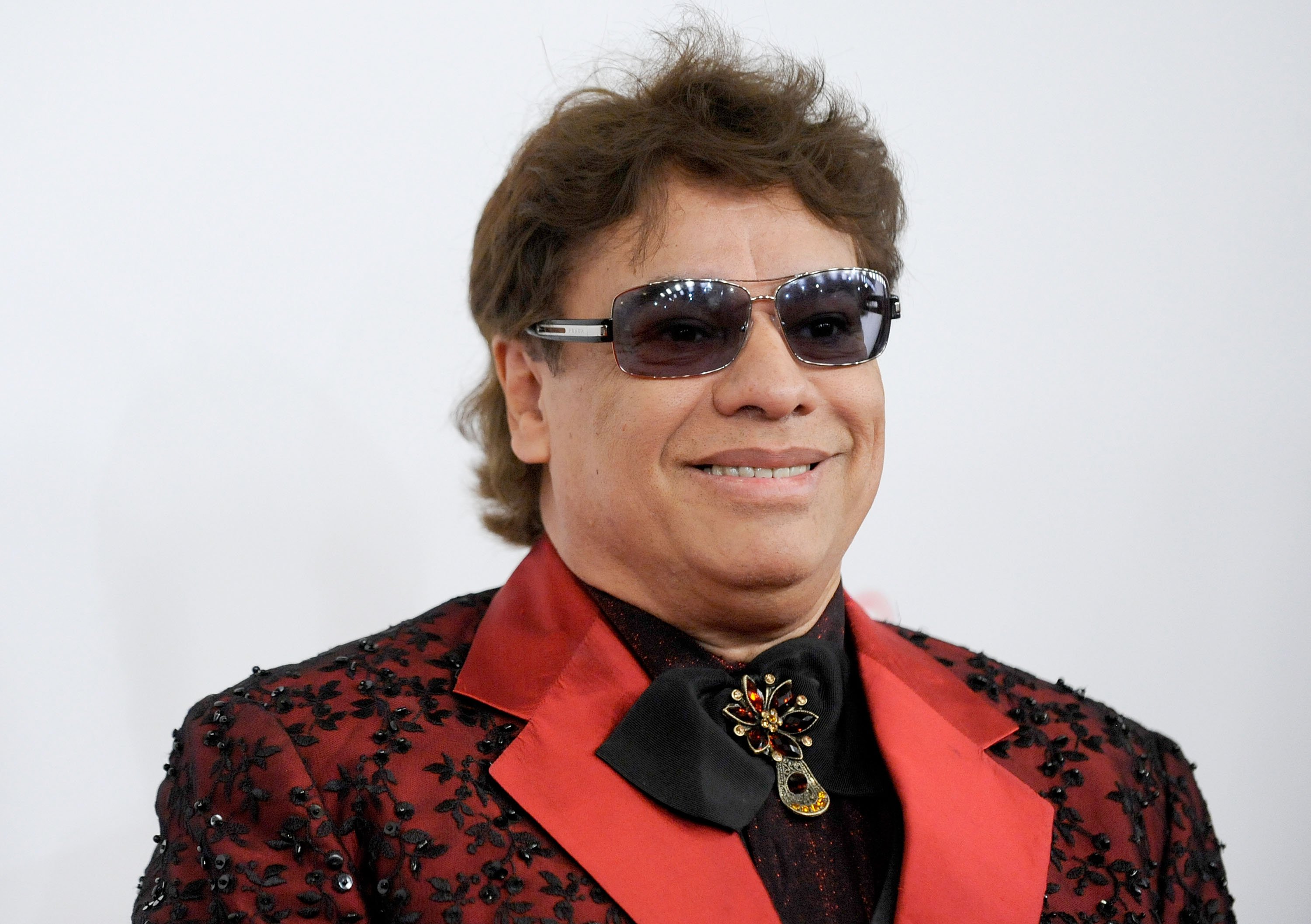 Juan Gabriel en alfombra roja. | Foto: Getty Images