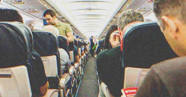 Un avión lleno de pasajeros | Fuente: Shutterstock