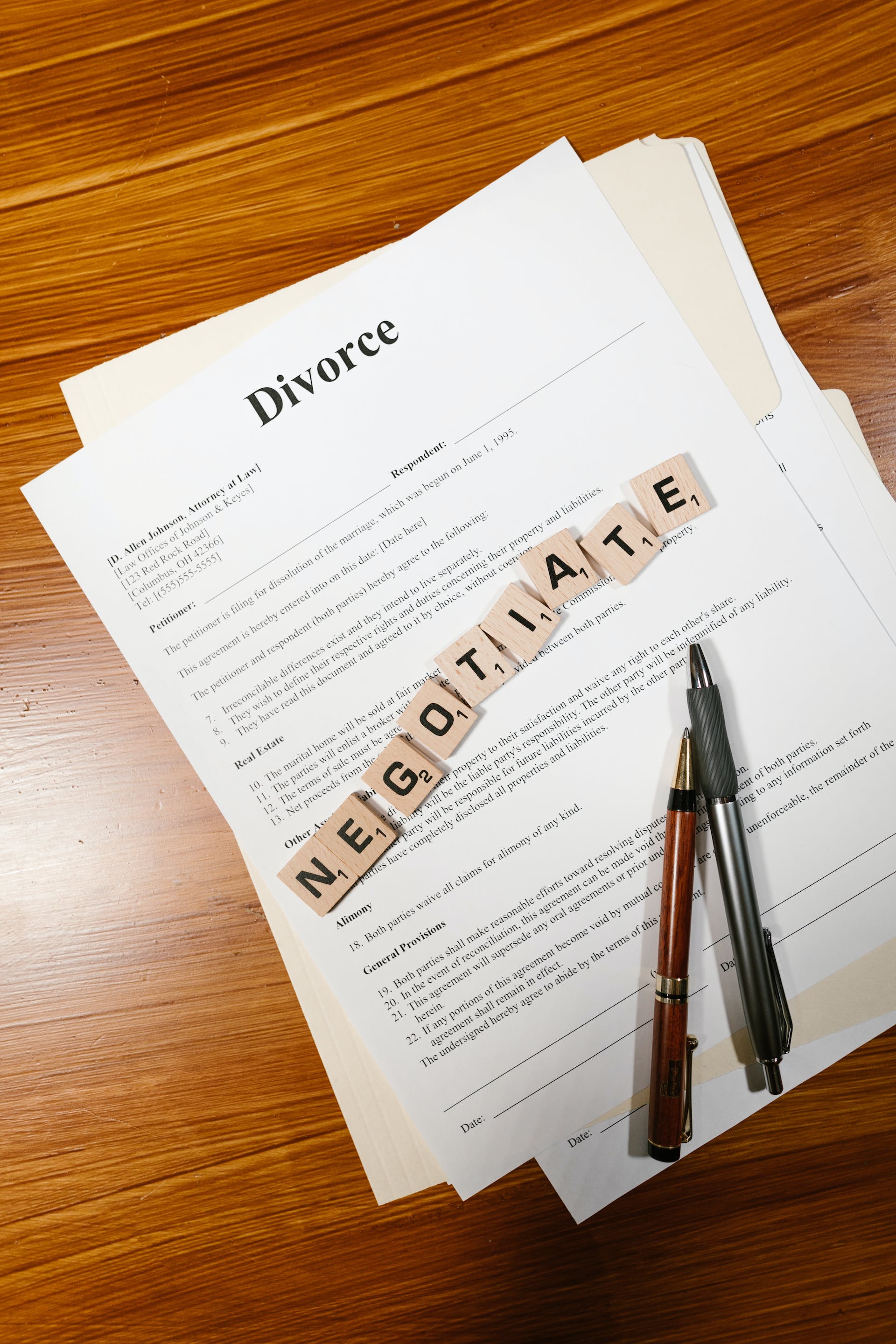 Acuerdo de divorcio en papel | Foto: Pexels