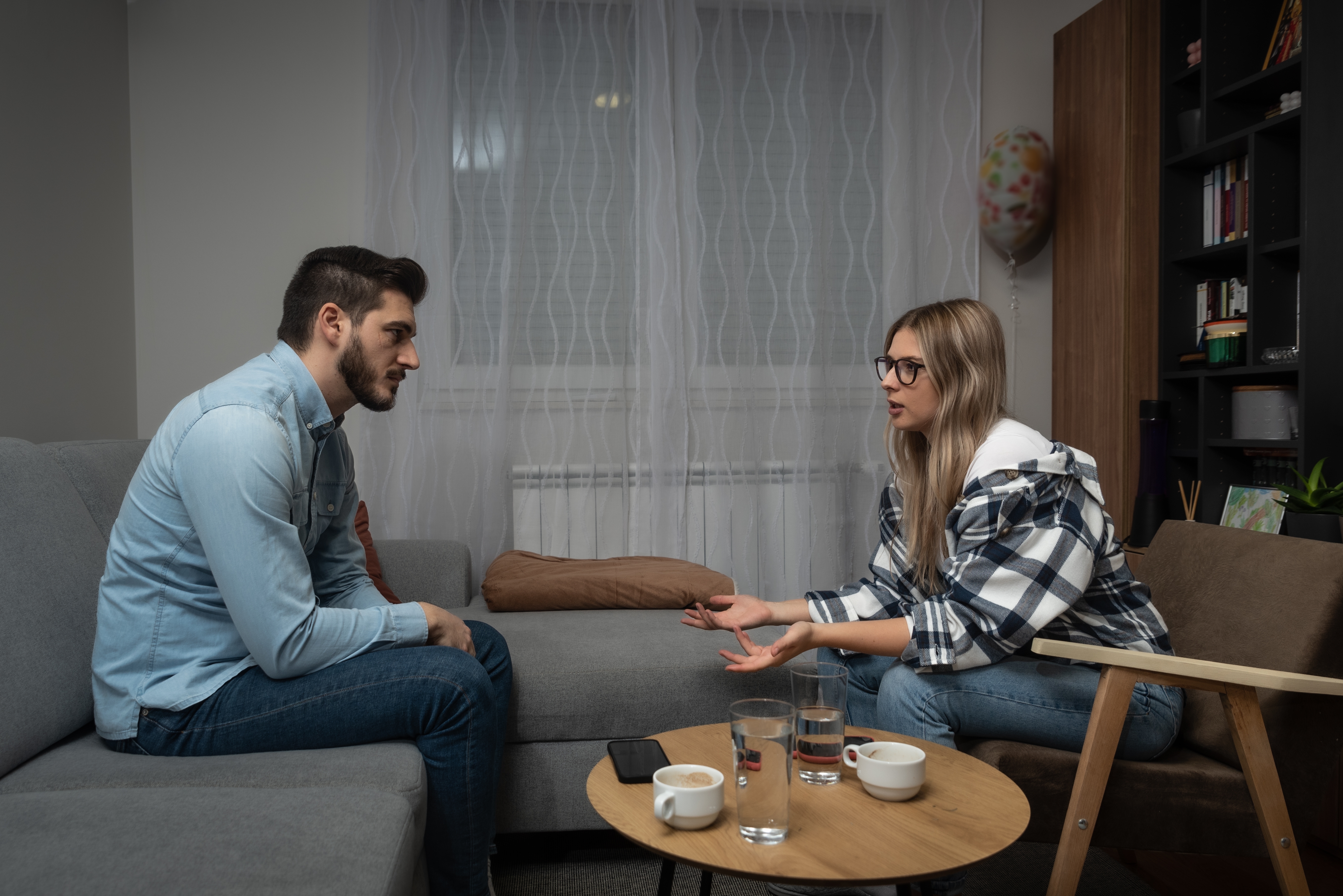 Pareja discutiendo | Fuente: Shutterstock