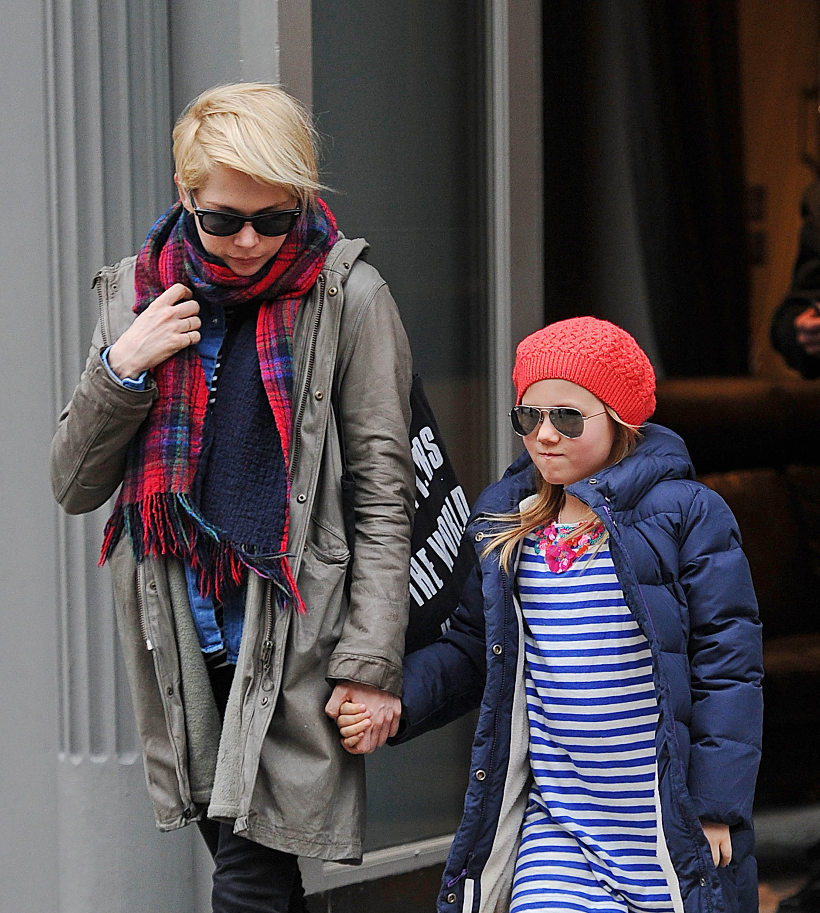 Michelle Williams y su hija, Matilda Ledger, en Nueva York en 2013. | Foto: Getty Images