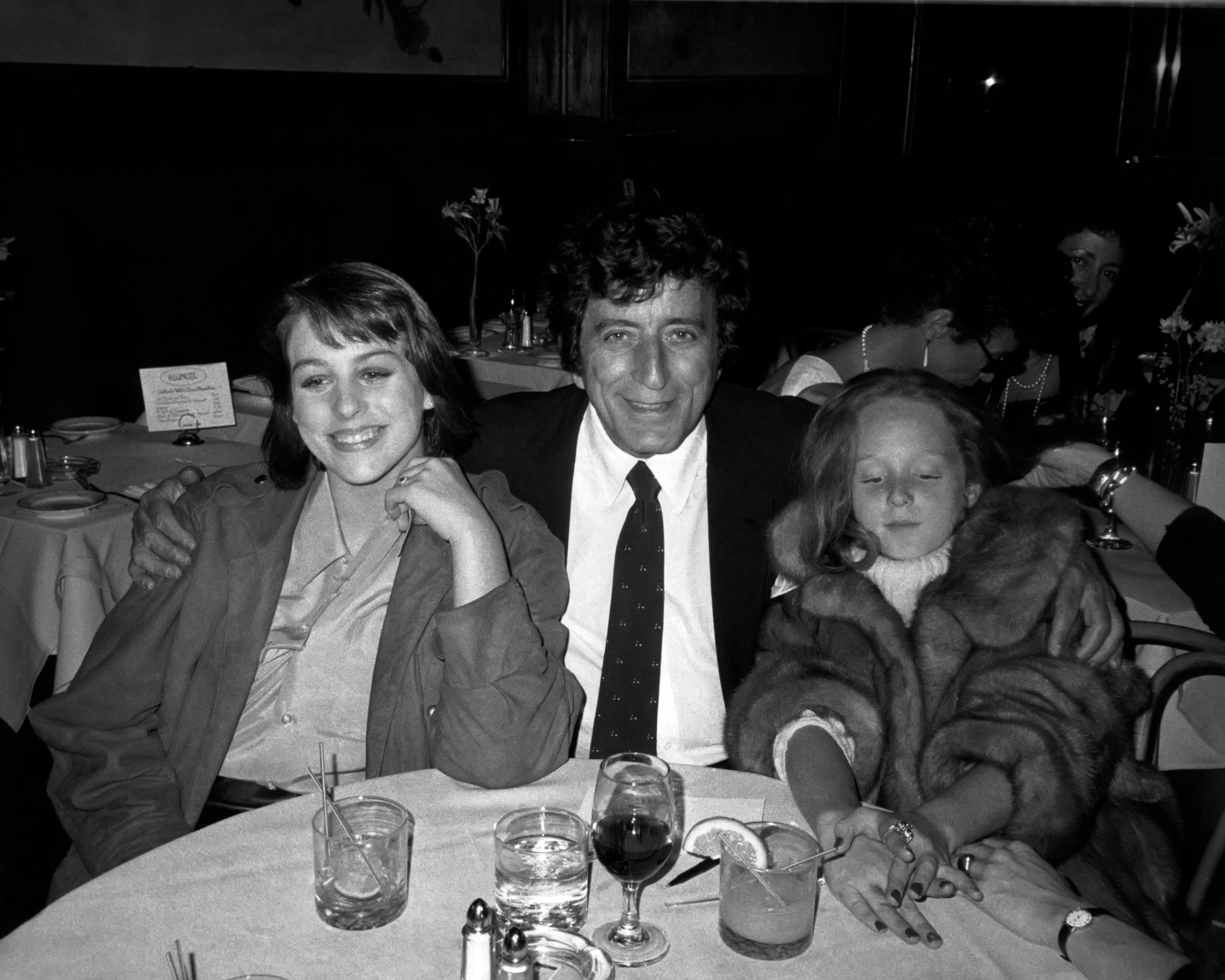 Joanna, Tony y Antonia Bennett en Nueva York, hacia 1984. | Fuente: Getty Images