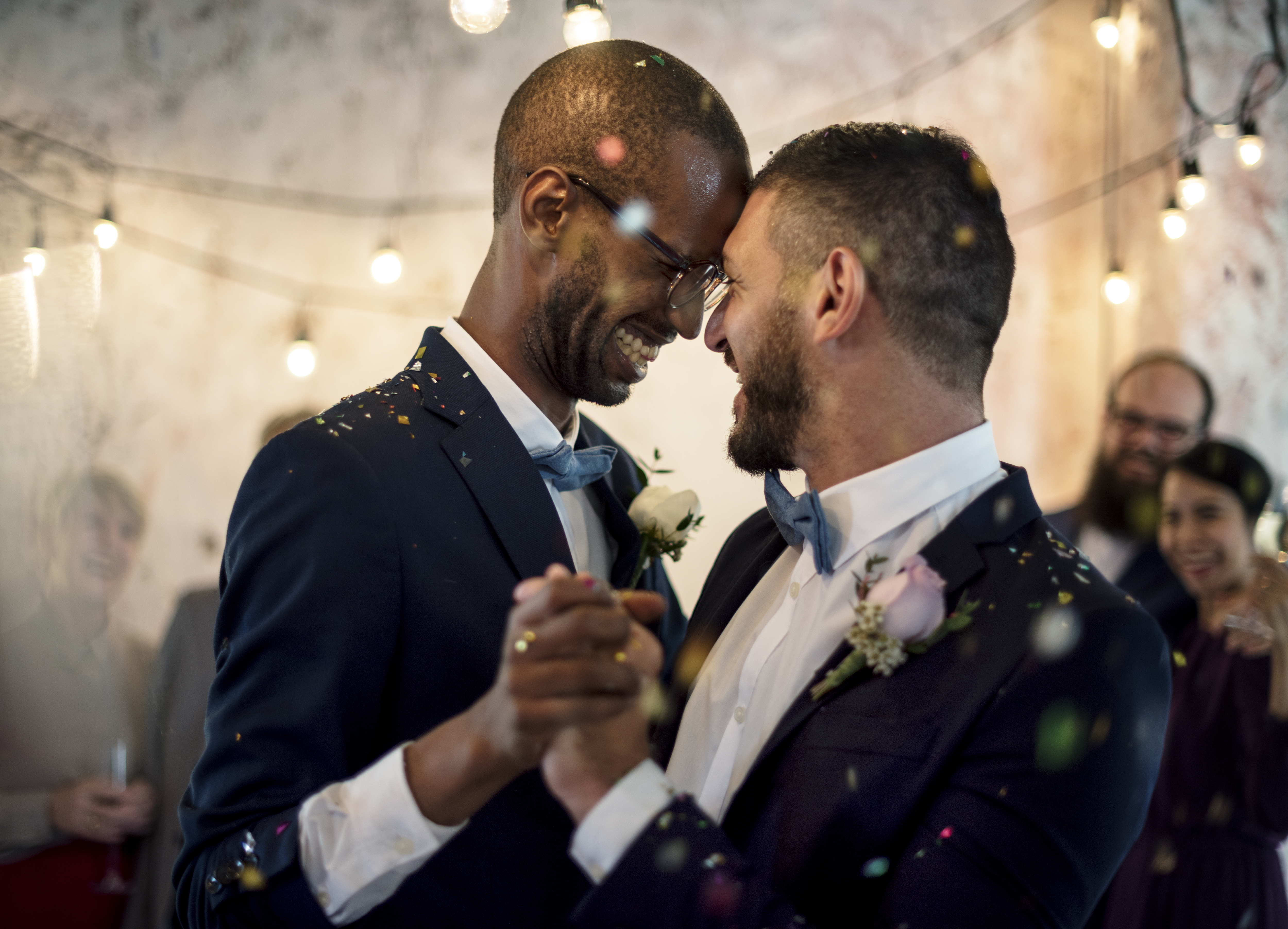 Pareja gay recién casada | Foto: Shutterstock