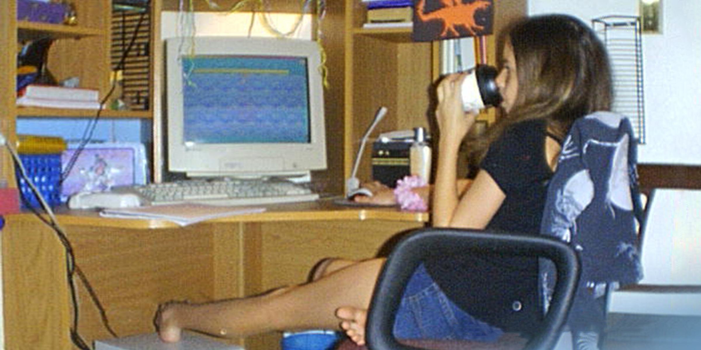Adolescente en el ordenador | Fuente: Flickr