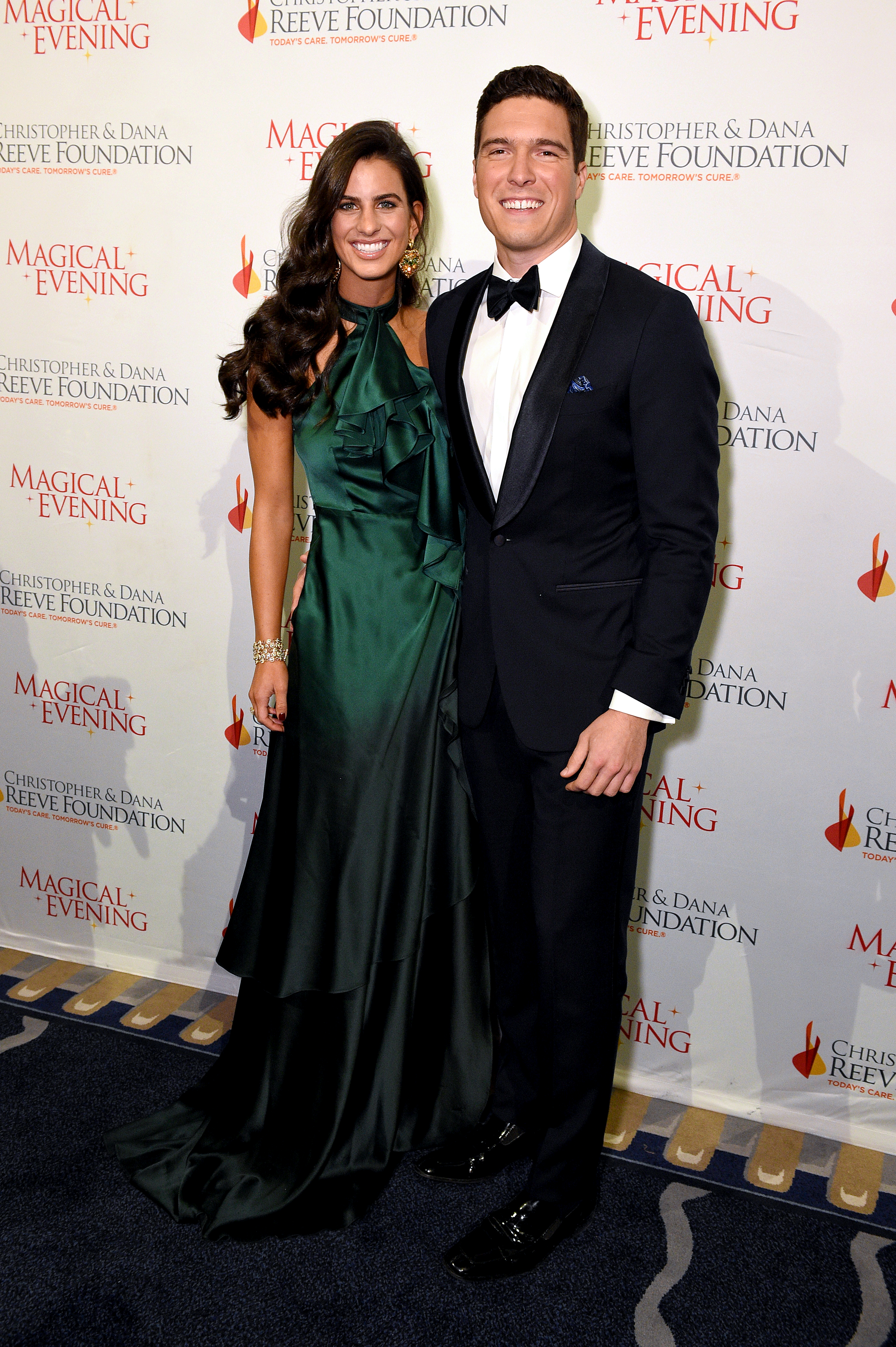 Will Reeve (d) y Amanda Dubin llegan a la Gala de la Fundación Christopher & Dana Reeve 2019 en Cipriani South Street el 14 de noviembre de 2019 en Nueva York | Foto: Getty Images