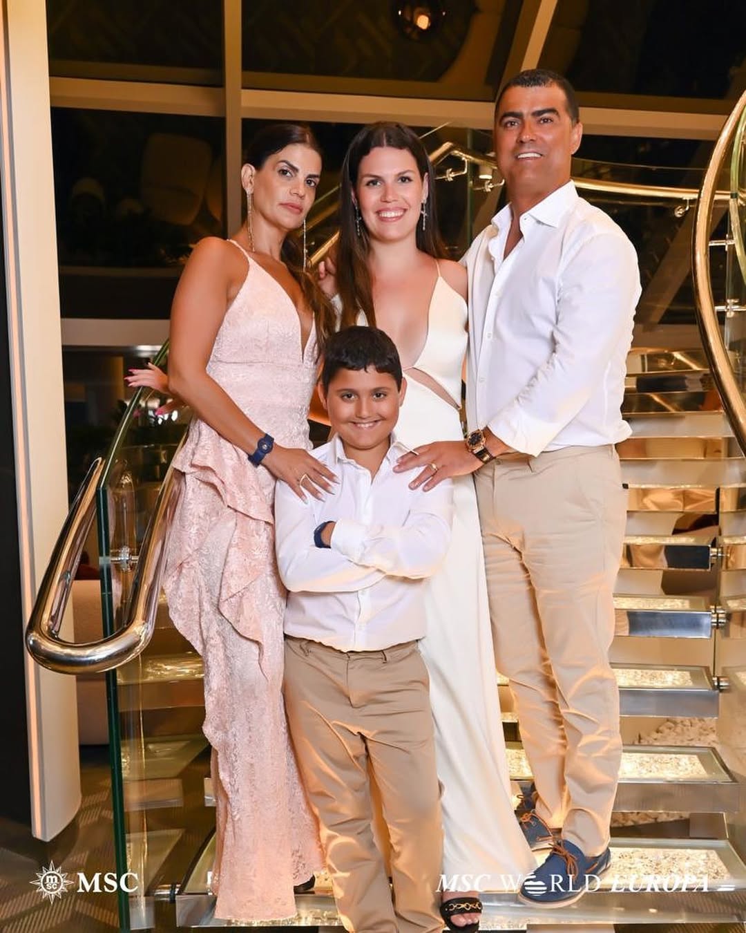 Hugo Aveiro y familia | Fuente: Instagram/hugotomas13