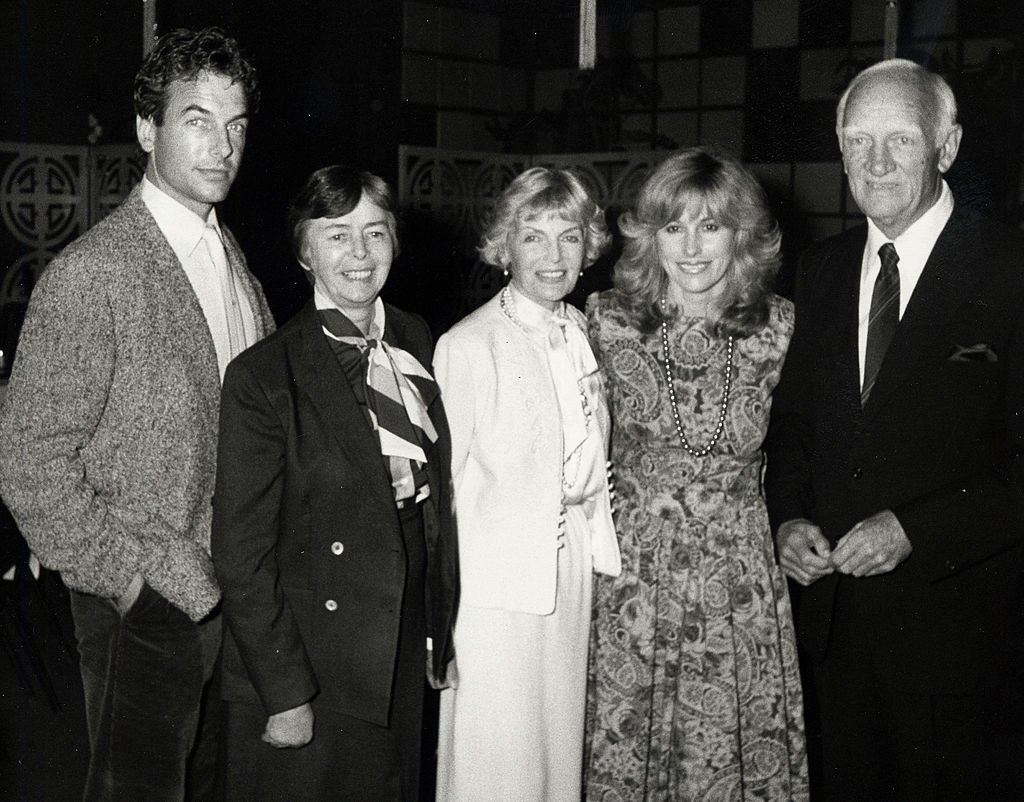 Mark Harmon, Kelly Harmon, Elyse Harmon, Kristin Harmon y Tom Harmon, el 9 de febrero de 1986. | Foto: Getty Images